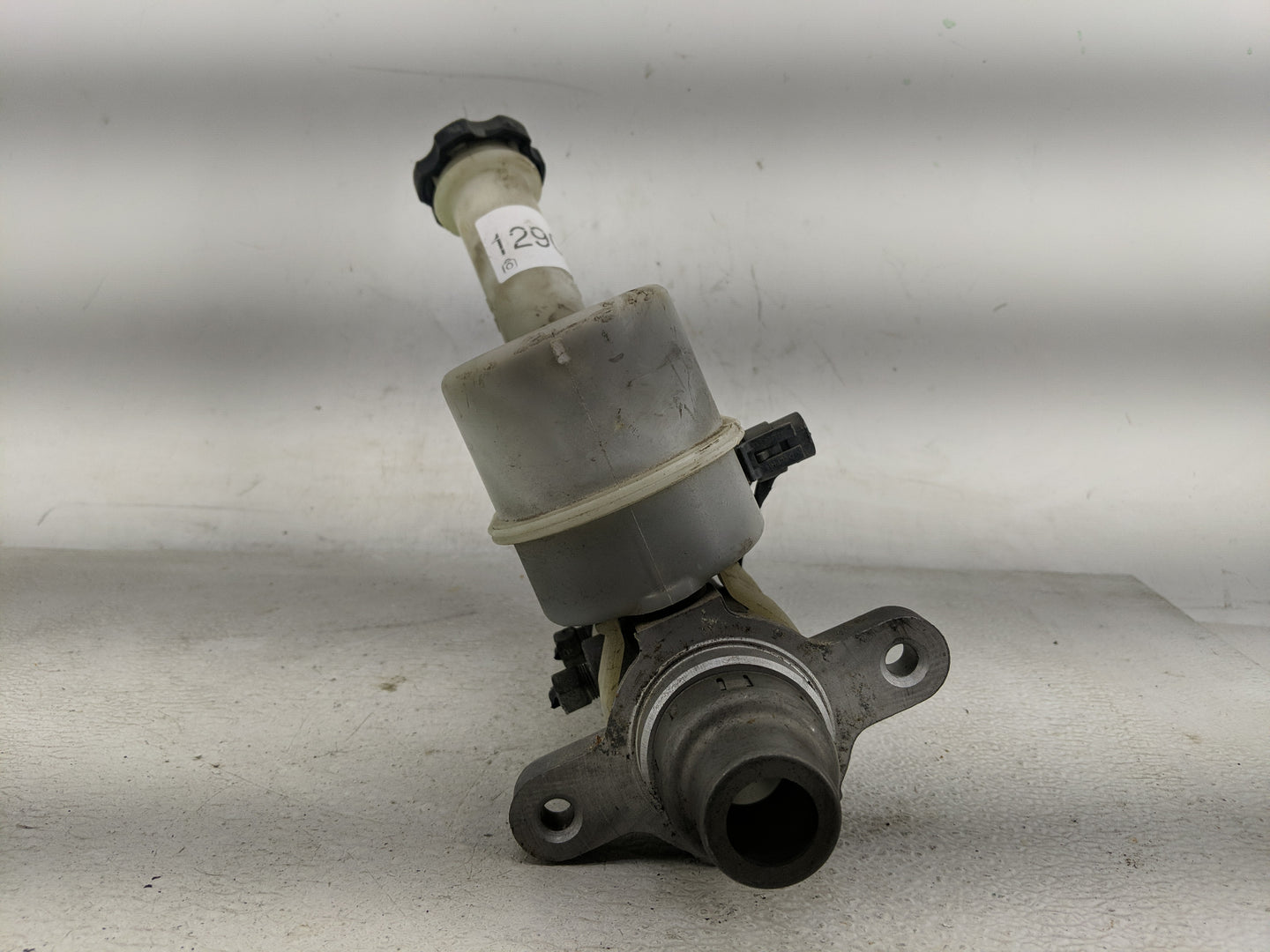 2009-2017 Buick Enclave Brake Master Cylinder - Oemusedautoparts1.com