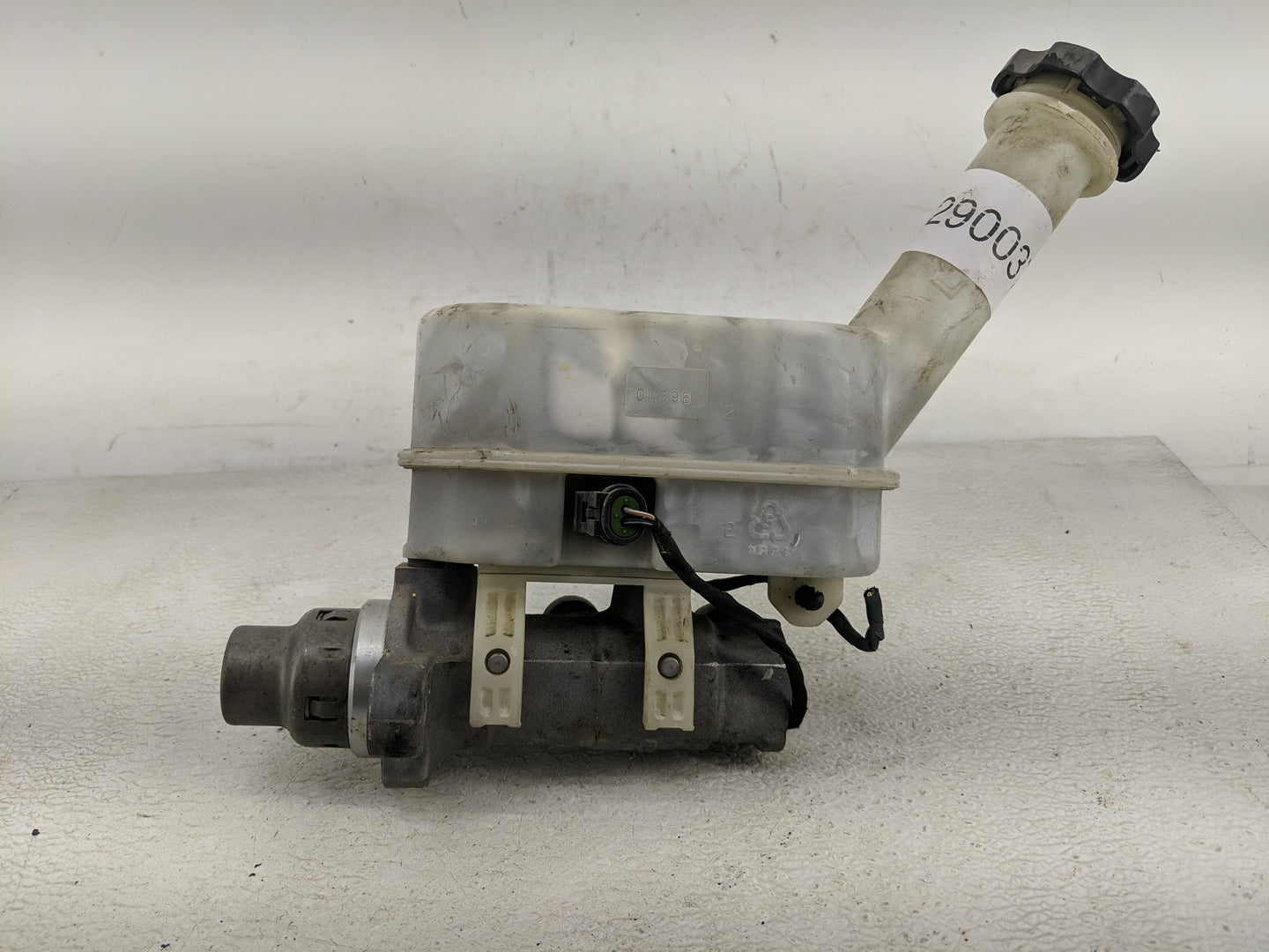 2009-2017 Buick Enclave Brake Master Cylinder - Oemusedautoparts1.com