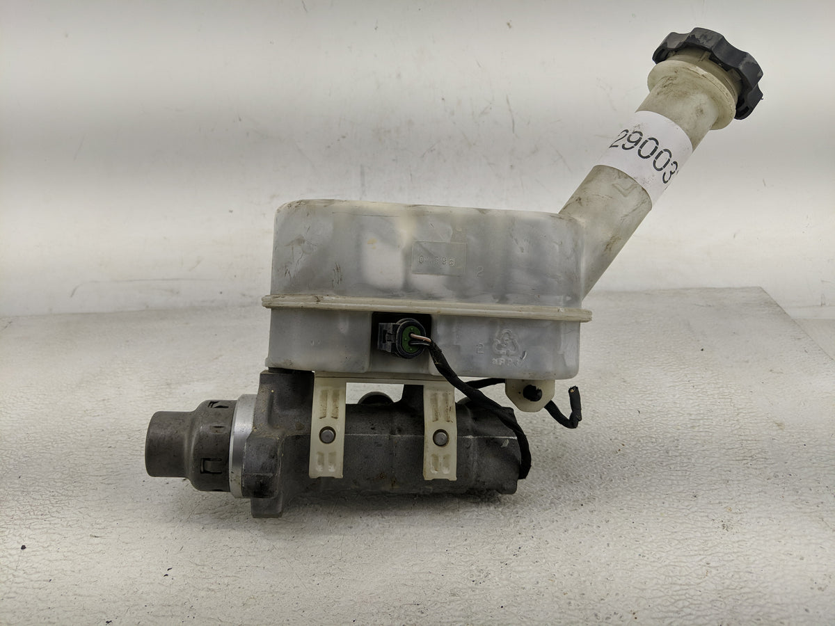 2009-2017 Buick Enclave Brake Master Cylinder 1290037 - Oemusedautoparts1.com