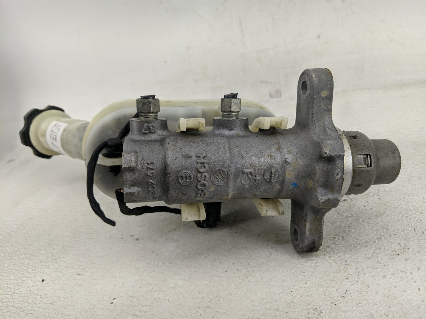 2009-2017 Buick Enclave Brake Master Cylinder 1290037 - Oemusedautoparts1.com