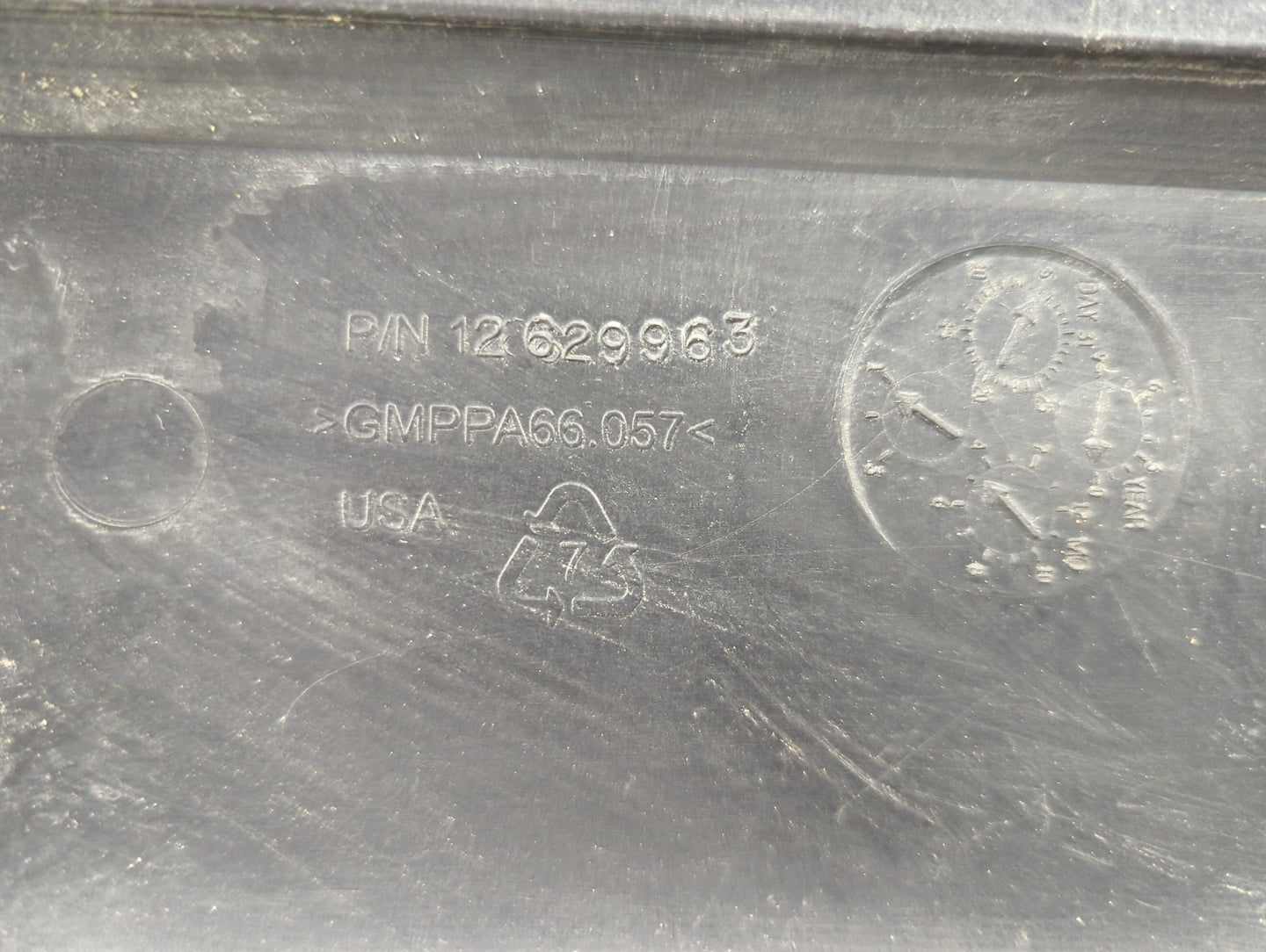 2010 Buick Enclave Engine Cover - Oemusedautoparts1.com