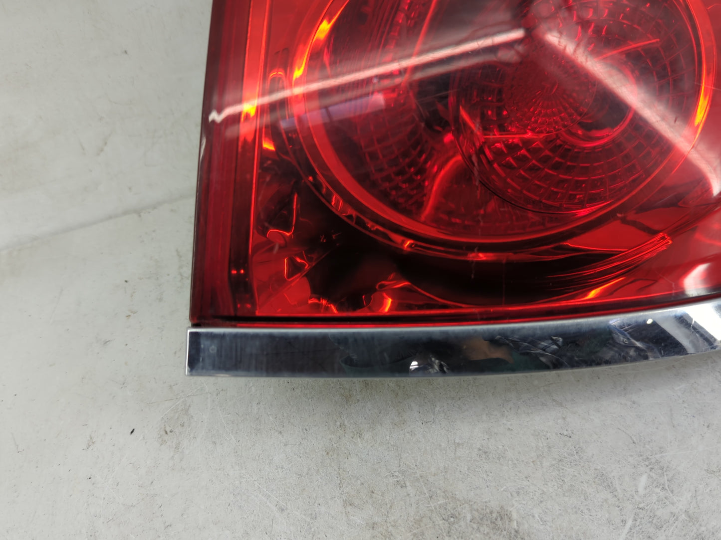 2008-2012 Buick Enclave Tail Light Assembly Passenger Right OEM P/N:25954942 Fits Fits 2008 2009 2010 2011 2012 OEM Used Aut