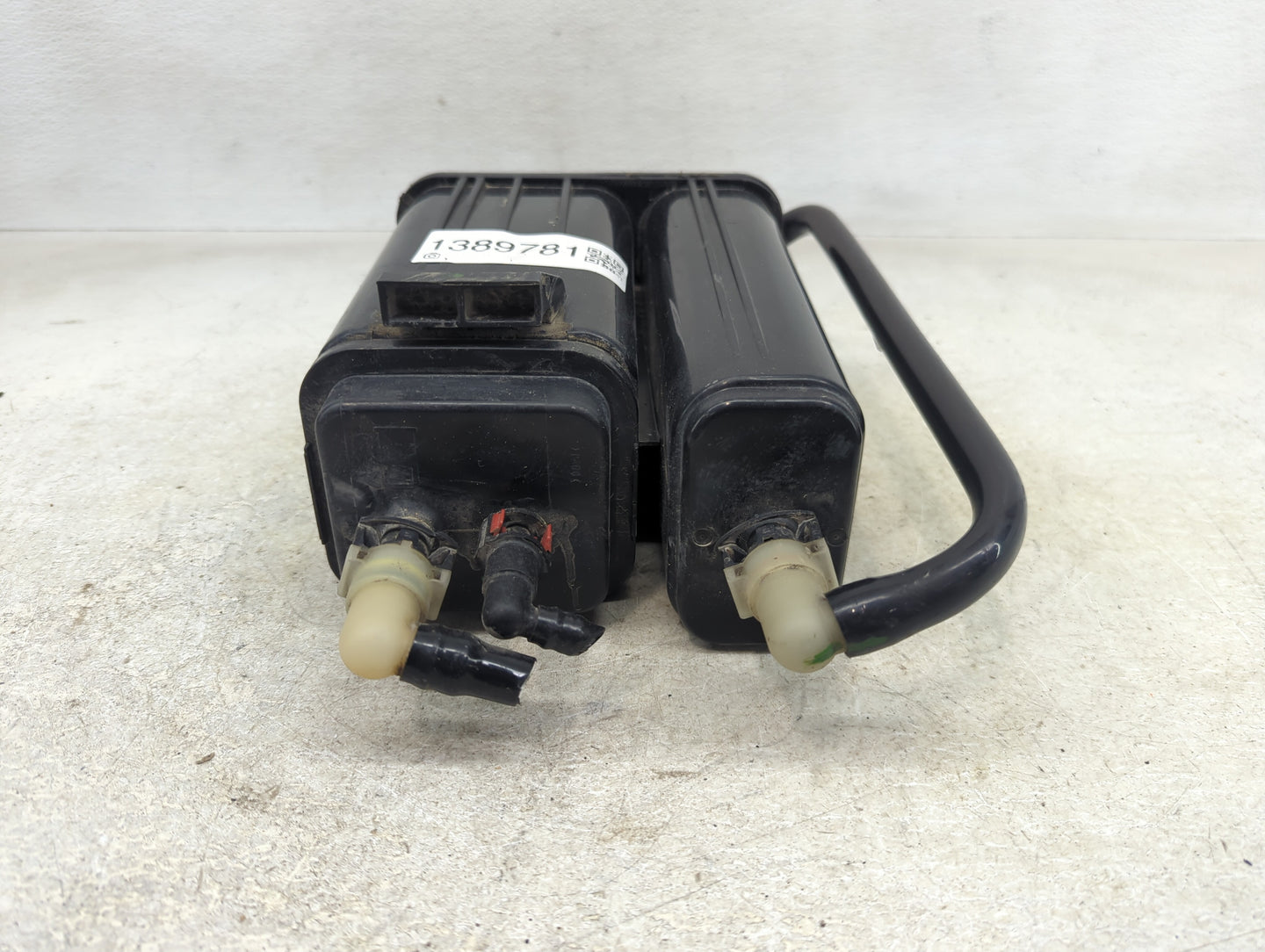 2010 Buick Enclave Fuel Vapor Charcoal Canister - Oemusedautoparts1.com