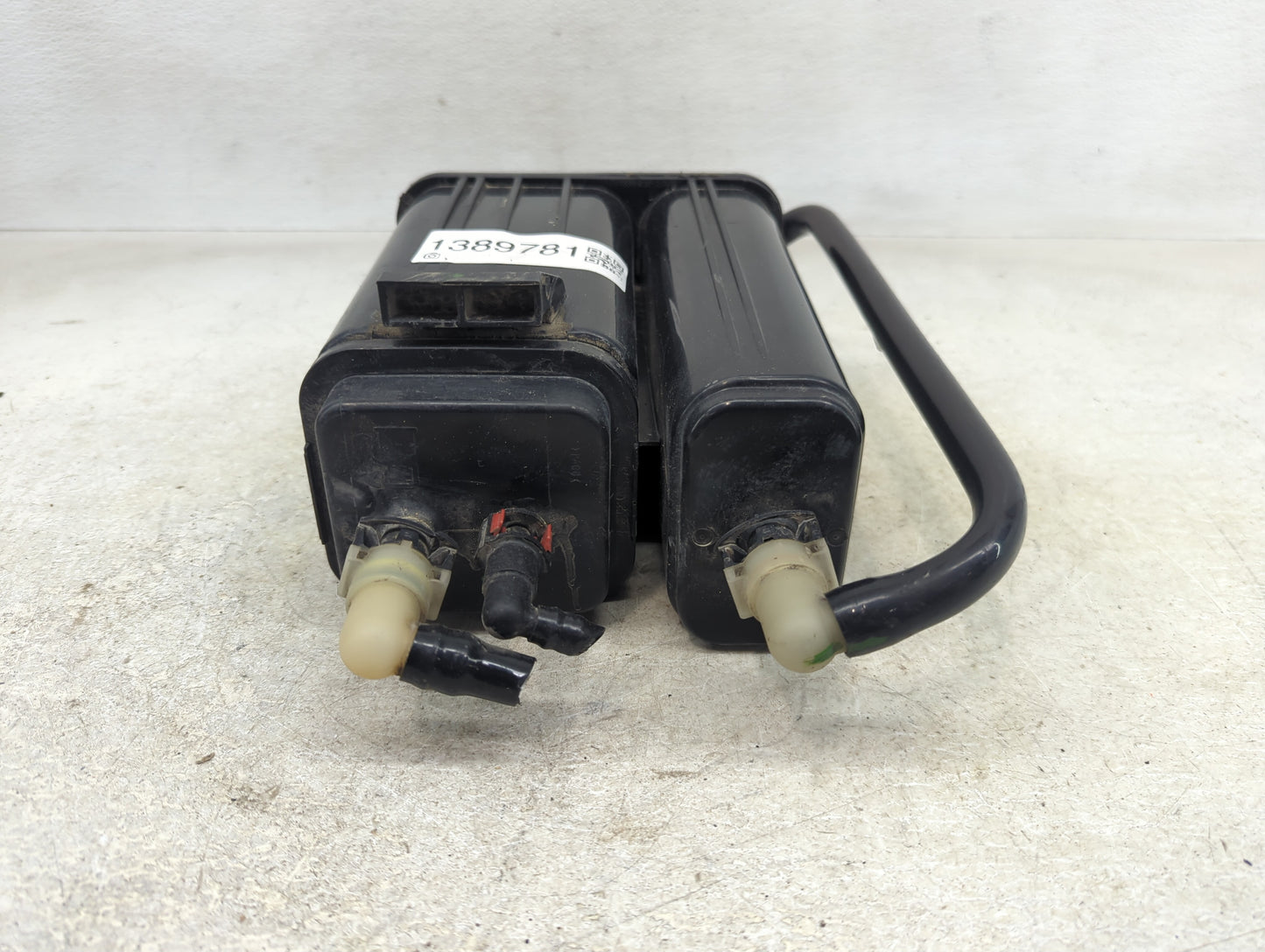 2010 Buick Enclave Fuel Vapor Charcoal Canister - Oemusedautoparts1.com