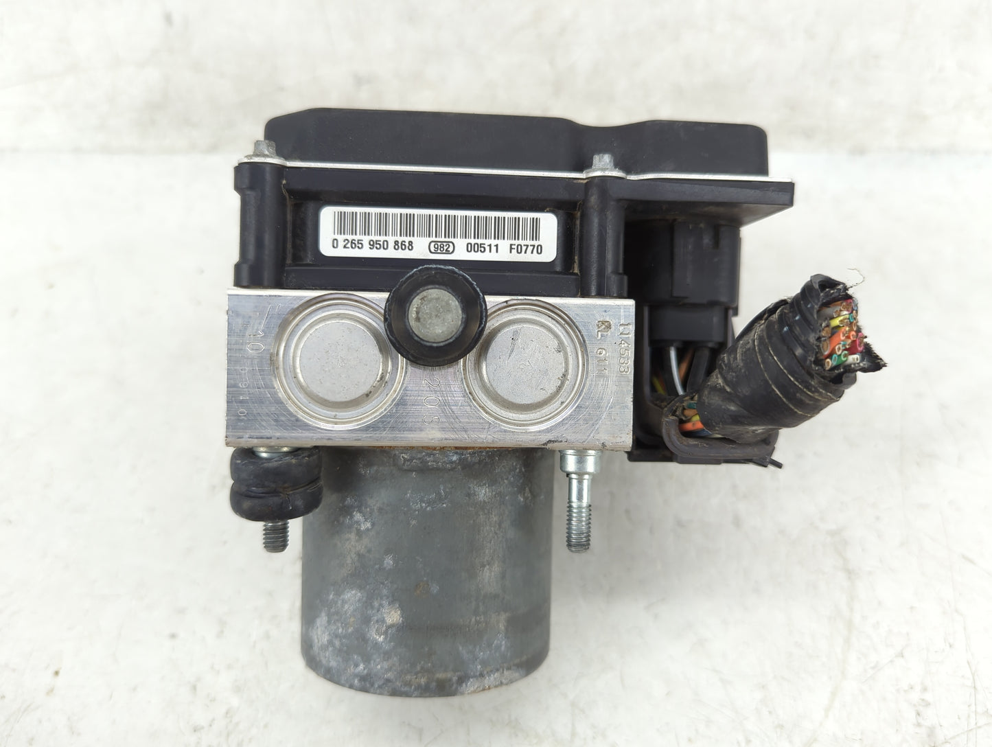 2009-2011 Buick Enclave ABS Pump Control Module Replacement P/N:0 265 230 111 25840315 Fits Fits 2008 2009 2010 2011 OEM Use