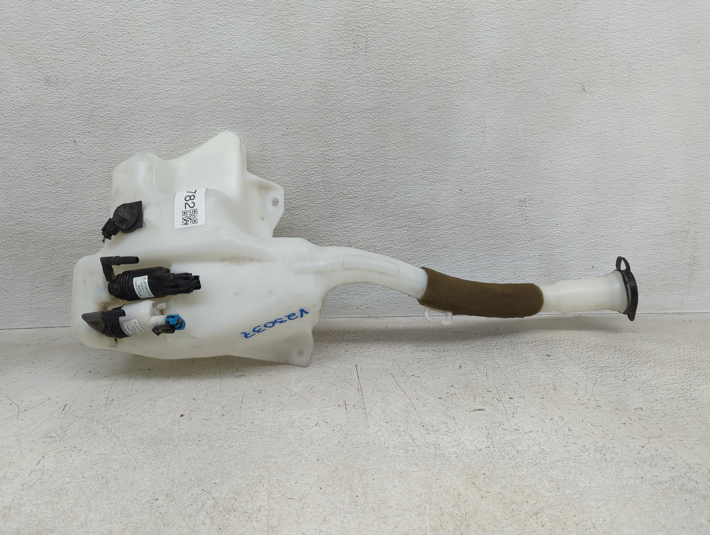 2010-2017 Buick Enclave Windshield Washer Fluid Reservoir Bottle Oem - Oemusedautoparts1.com