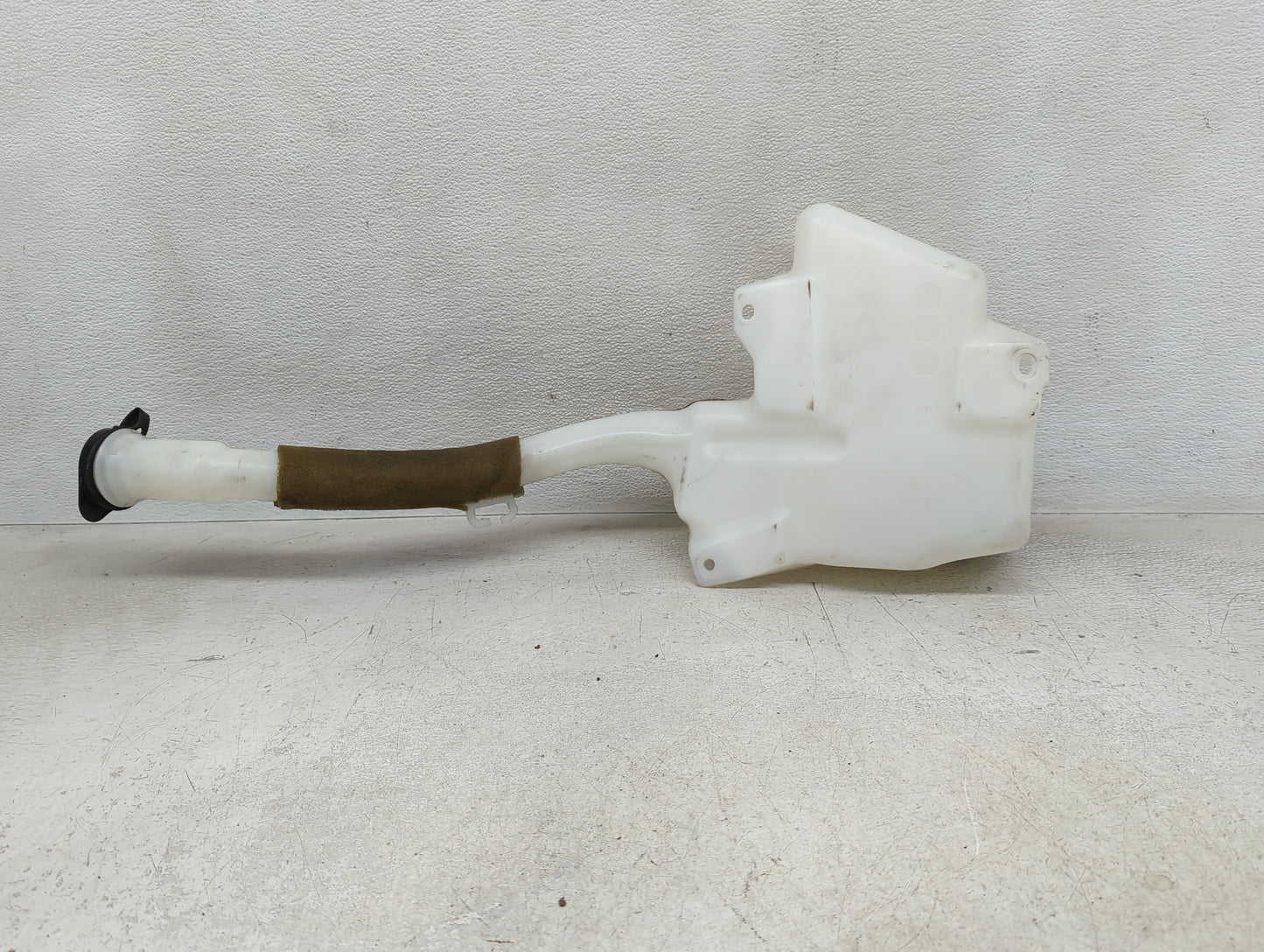 2010-2017 Buick Enclave Windshield Washer Fluid Reservoir Bottle Oem - Oemusedautoparts1.com