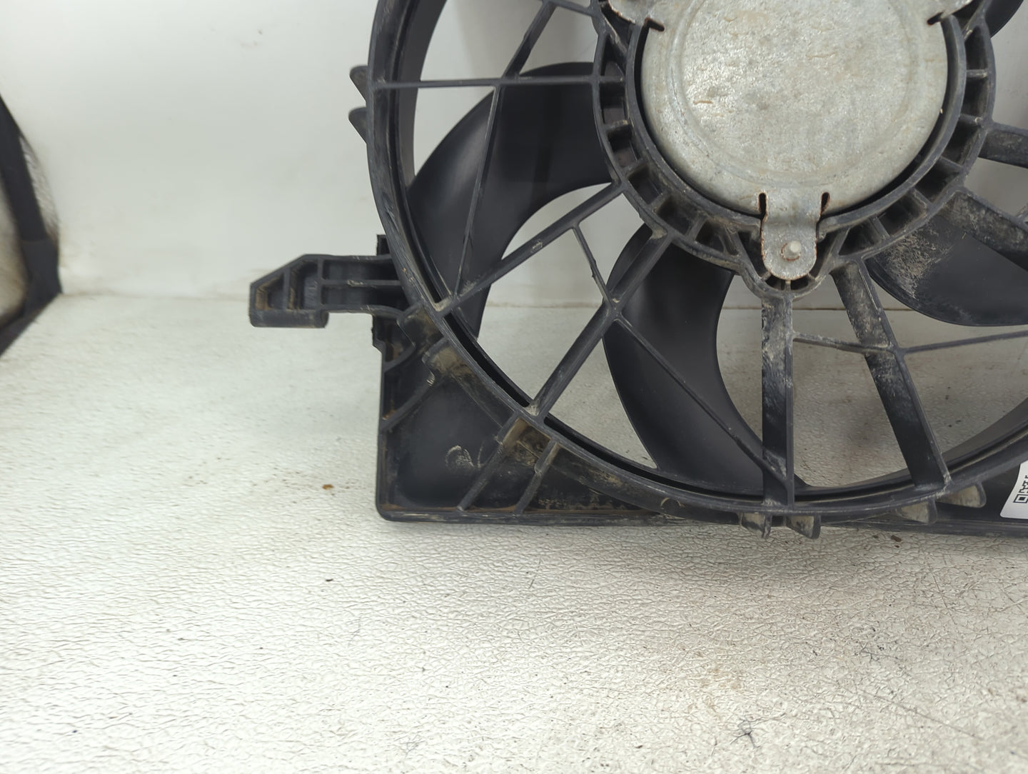 2008-2017 Buick Enclave Electric Radiator Cooling Fan Motor Assembly P/N:25784028 Fits OEM Used Auto Parts - Oemusedautopart