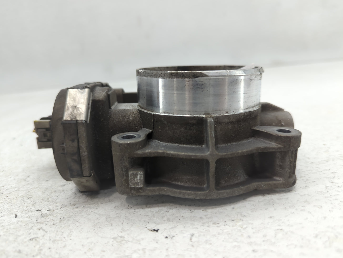 2008-2011 Buick Enclave Throttle Body P/N:AA995AA0875 Fits Fits 2007 2008 2009 2010 2011 OEM Used Auto Parts - Oemusedautopa