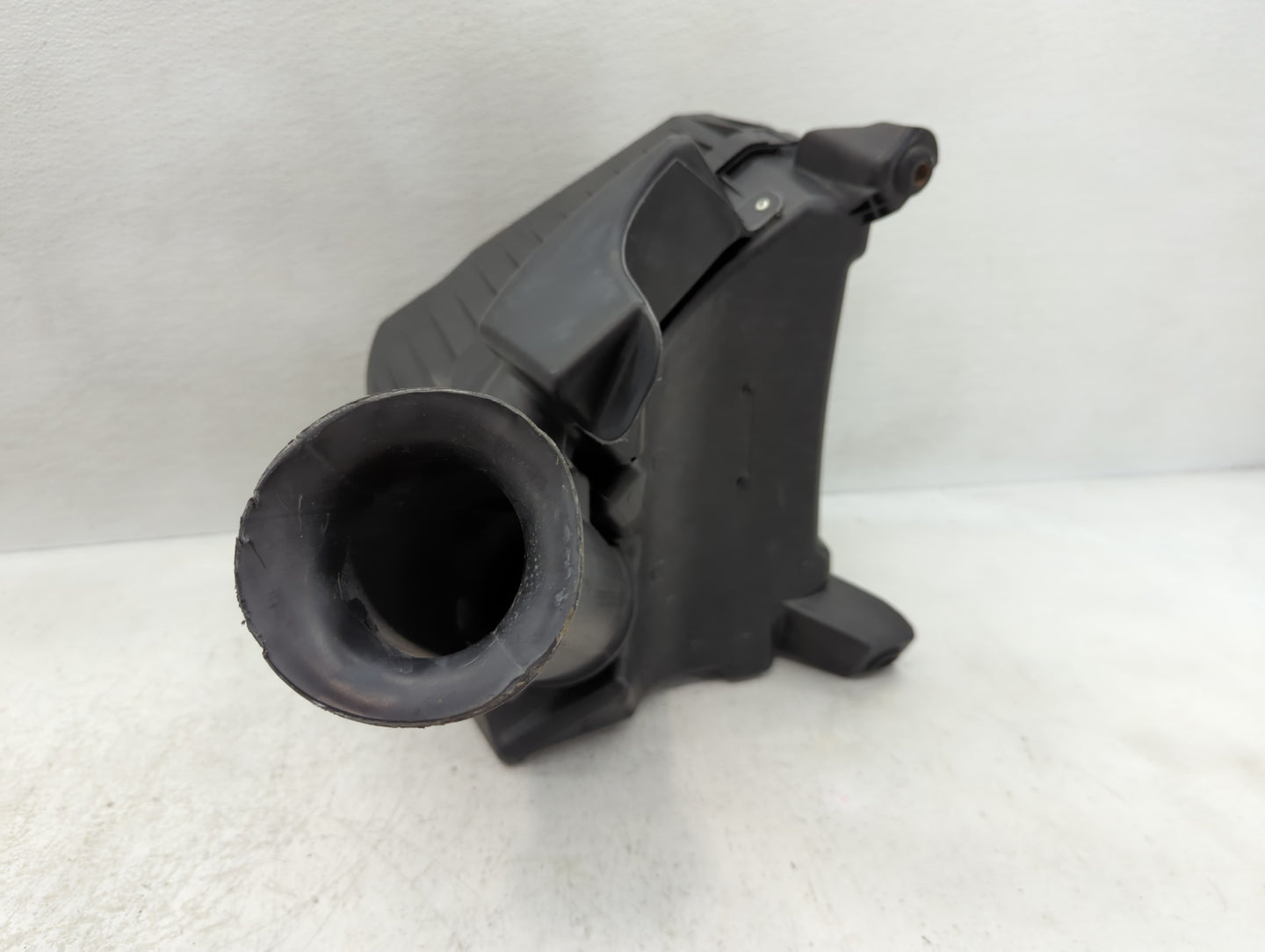 2009-2011 Buick Enclave Air Cleaner Intake-duct Hose Tube - Oemusedautoparts1.com