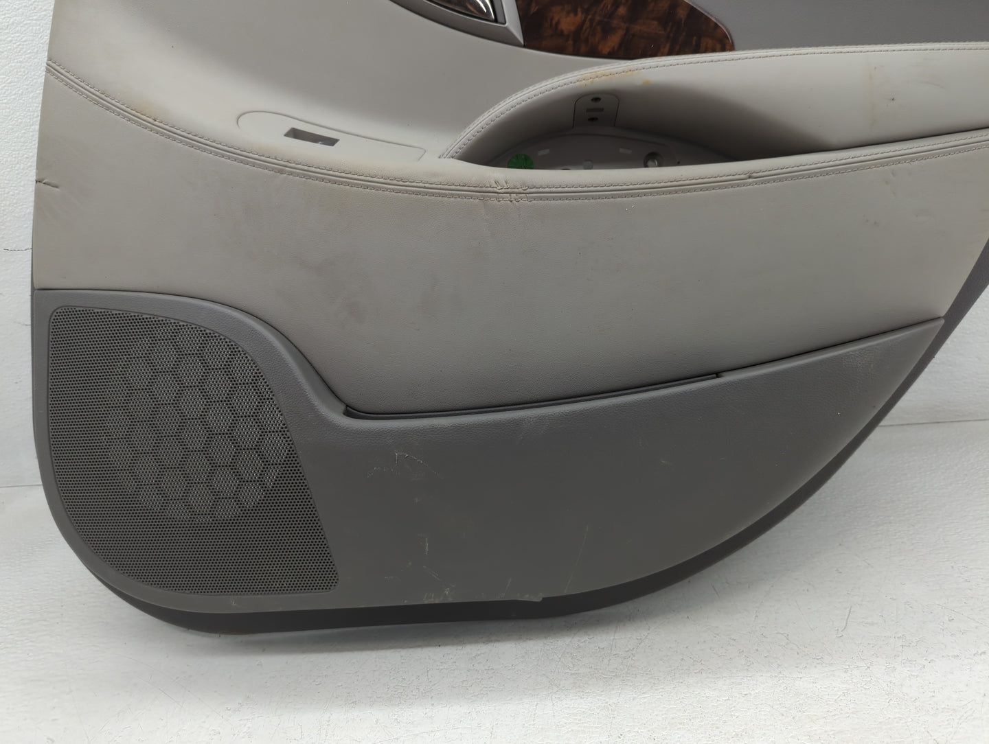 2010 Buick Lacros Rear Right Passenger Interior Door Panel Trim - Oemusedautoparts1.com