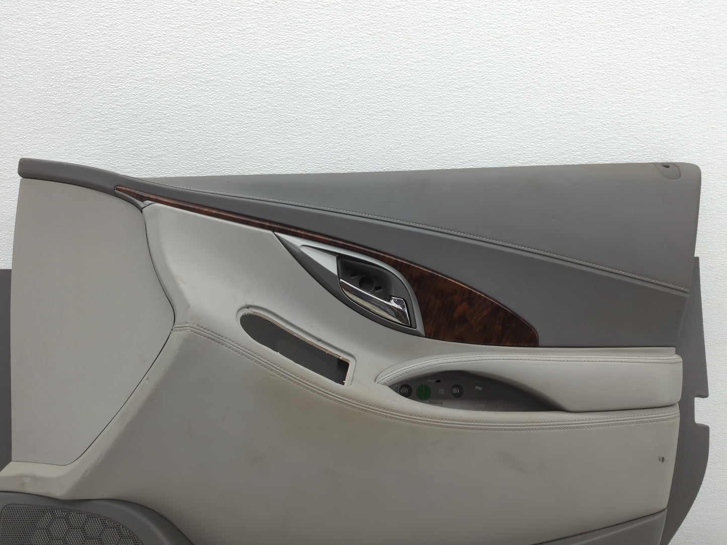 2010 Buick Lacross Front Right Passenger Interior Door Panel Trim - Oemusedautoparts1.com