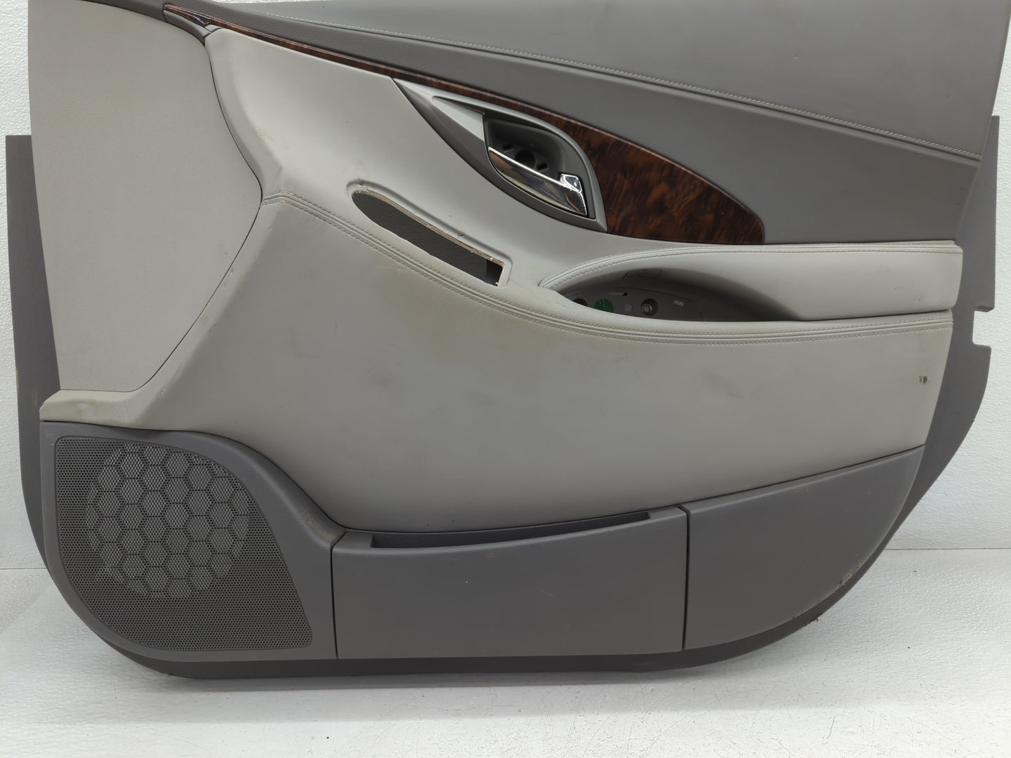 2010 Buick Lacross Front Right Passenger Interior Door Panel Trim - Oemusedautoparts1.com