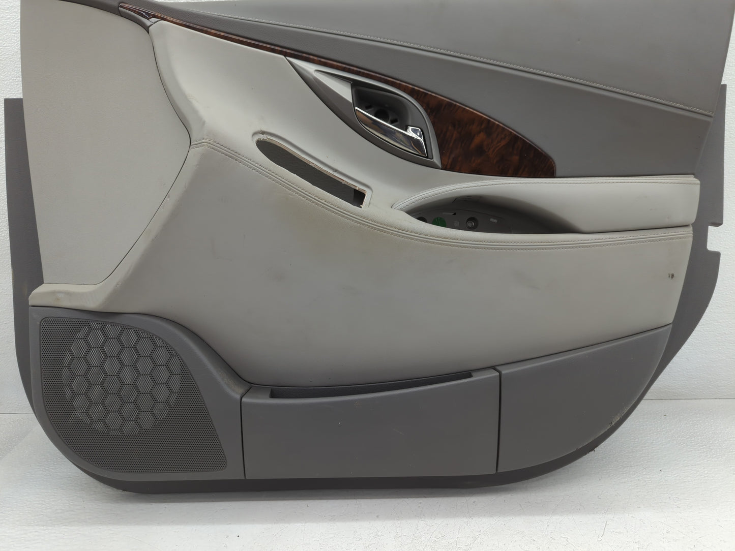 2010 Buick Lacross Front Right Passenger Interior Door Panel Trim - Oemusedautoparts1.com