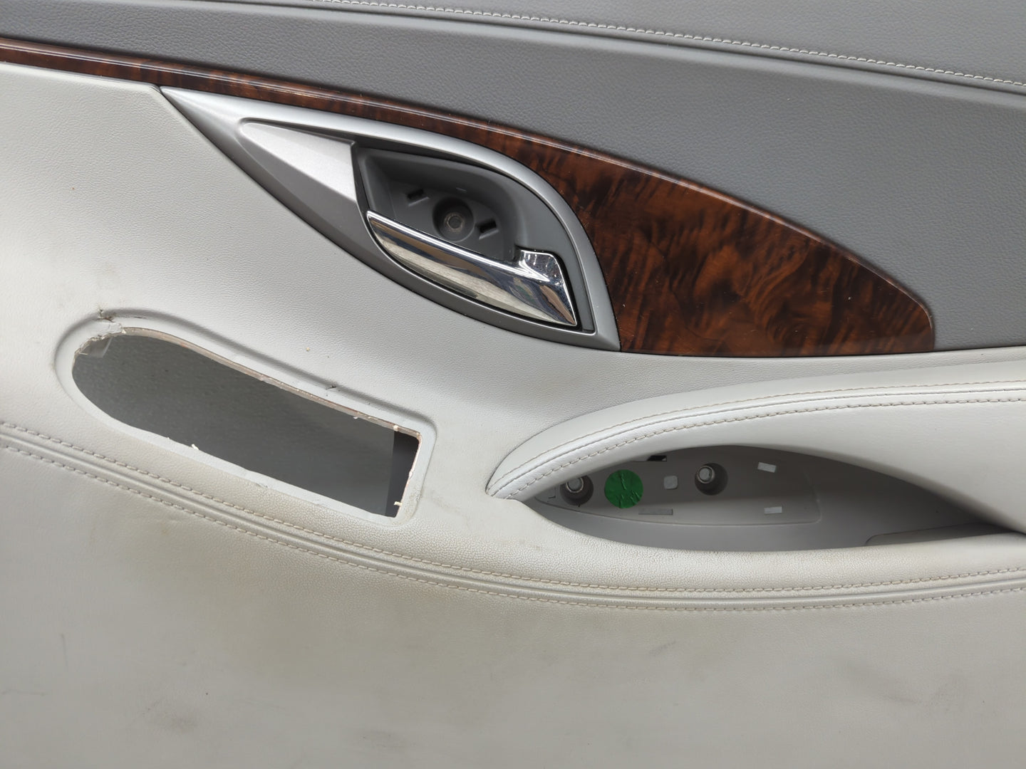 2010 Buick Lacross Front Right Passenger Interior Door Panel Trim - Oemusedautoparts1.com