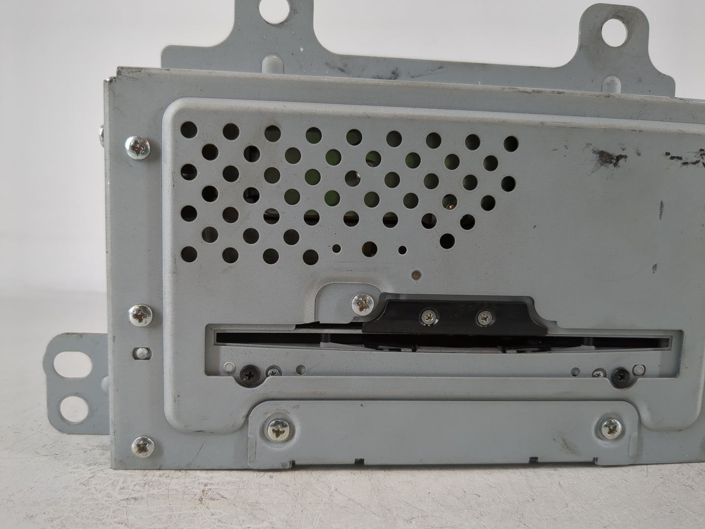 2010-2011 Buick Lacrosse Radio AM FM Cd Player Receiver Replacement P/N:20888798 Fits Fits 2010 2011 OEM Used Auto Parts - O