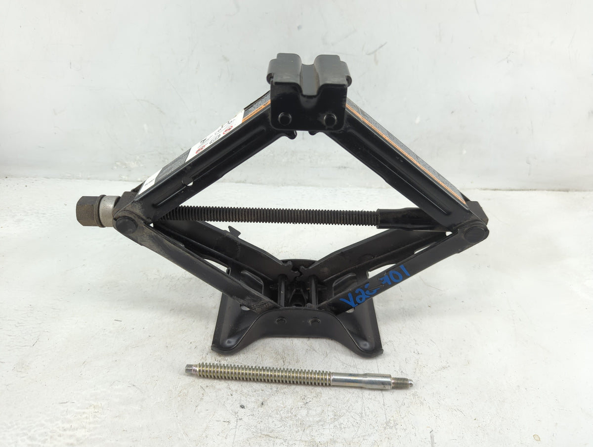 2010 Buick Lacrosse Spare Scissor Car Jack 1396487 - Oemusedautoparts1.com