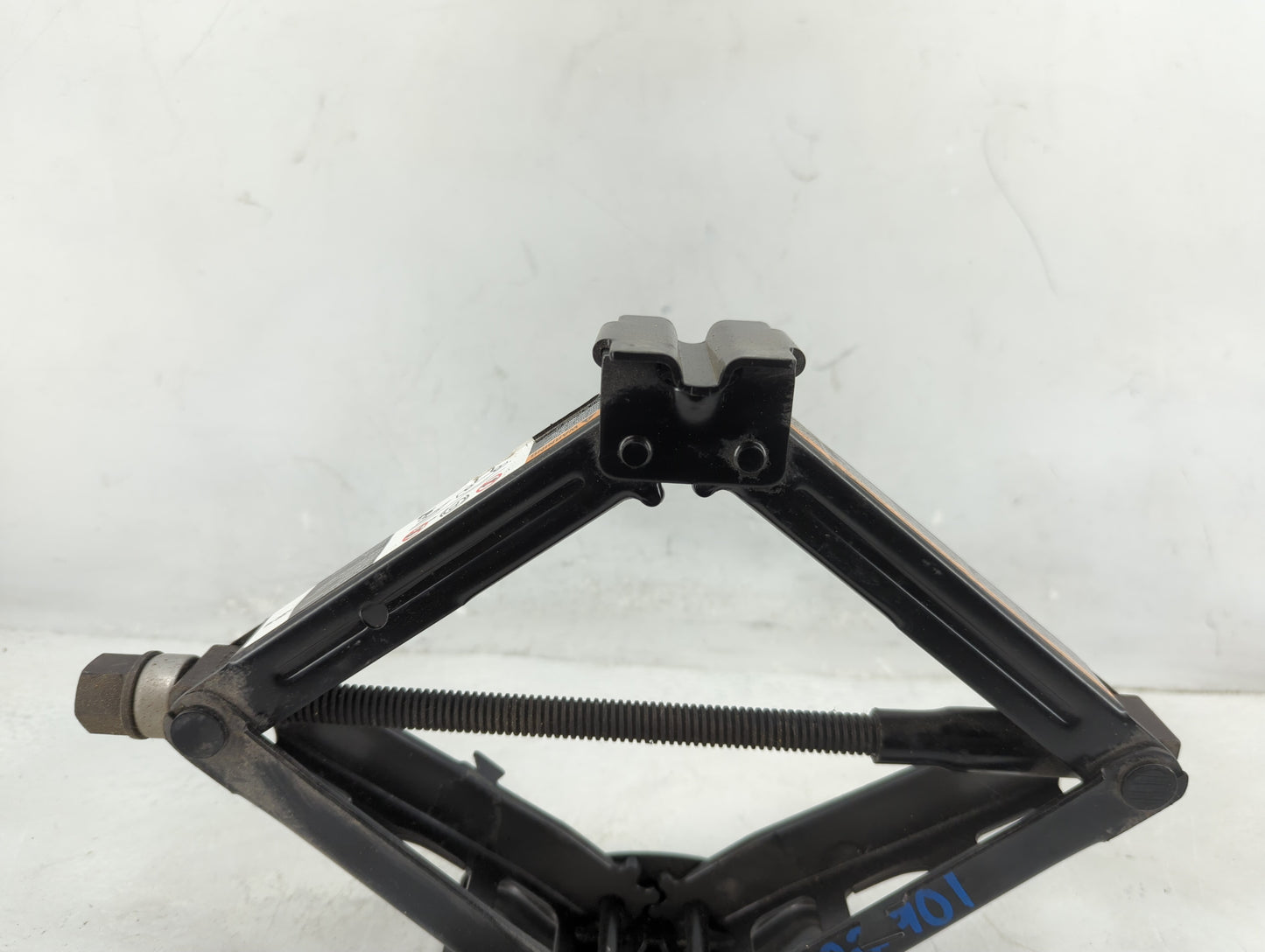 2010 Buick Lacrosse Spare Scissor Car Jack 1396487 - Oemusedautoparts1.com