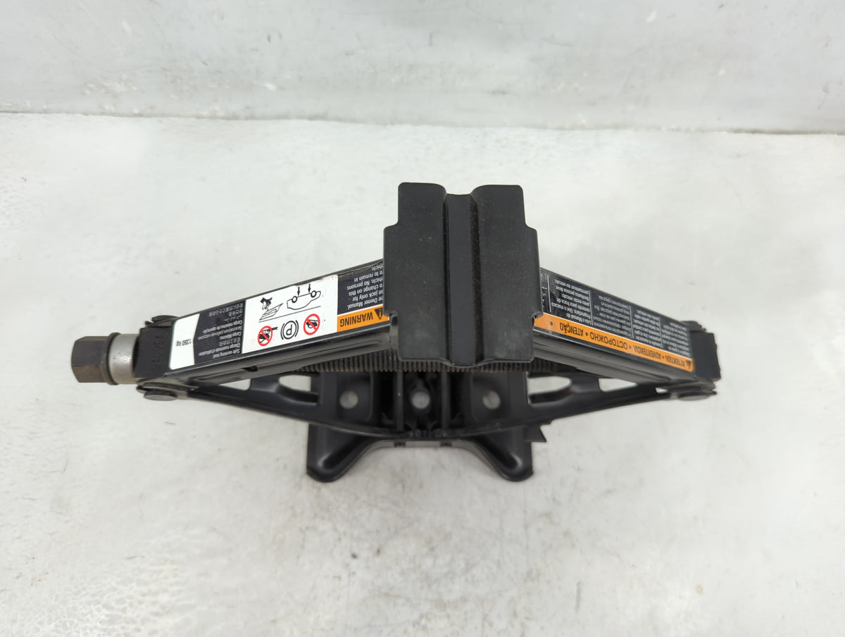 2010 Buick Lacrosse Spare Scissor Car Jack 1396487 - Oemusedautoparts1.com