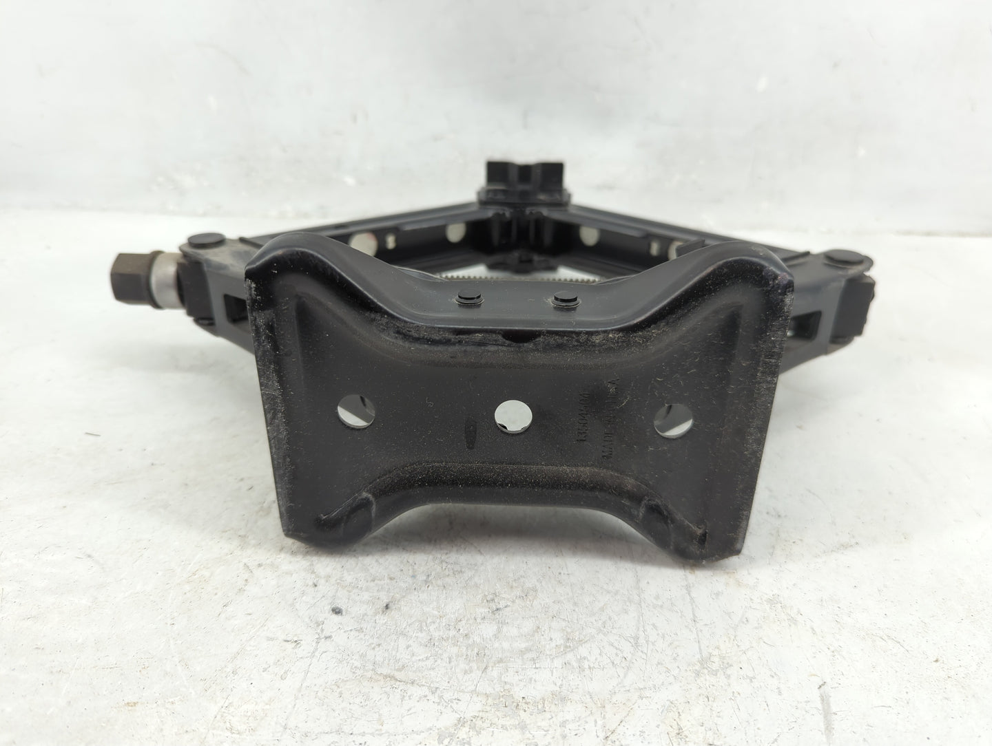2010 Buick Lacrosse Spare Scissor Car Jack 1396487 - Oemusedautoparts1.com