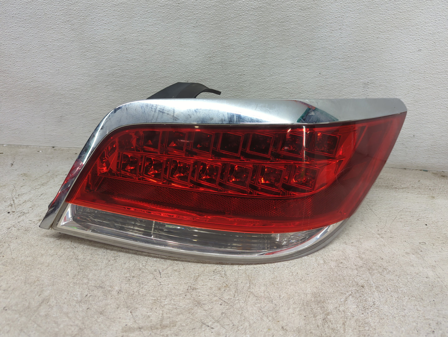 2010-2013 Buick Lacrosse Tail Light Assembly Passenger Right OEM P/N:20856168 Fits Fits 2010 2011 2012 2013 OEM Used Auto Pa