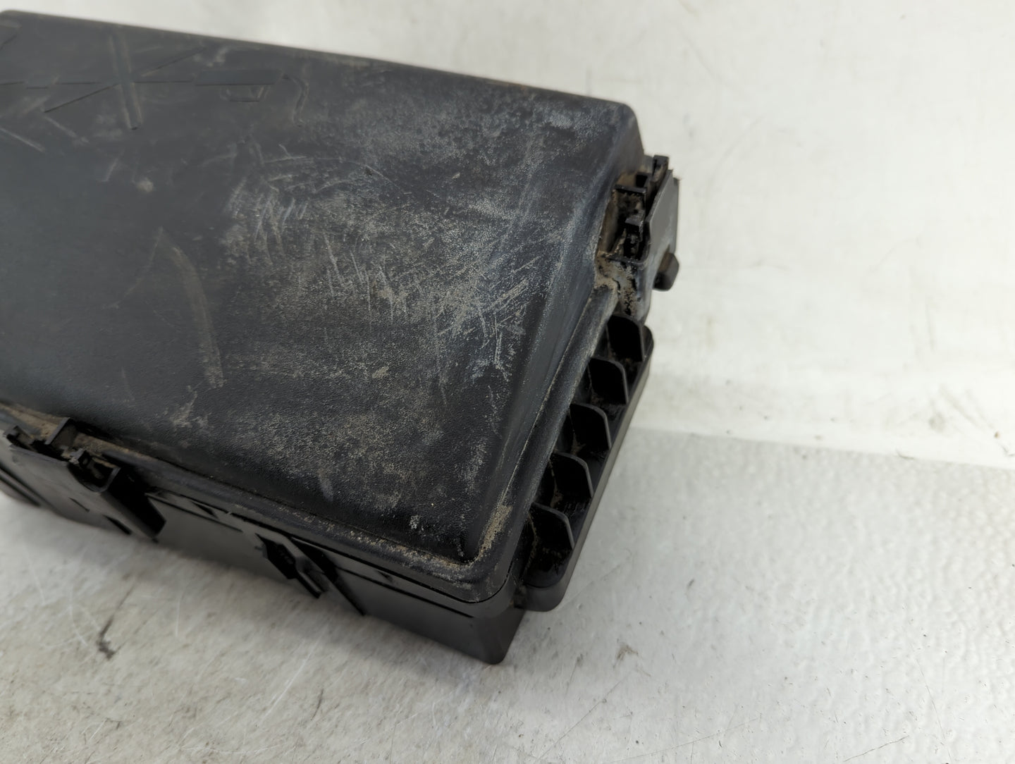 2010 Buick Lacrosse Fusebox Fuse Box Panel Relay Module P/N:20831466 03 Fits OEM Used Auto Parts - Oemusedautoparts1.com
