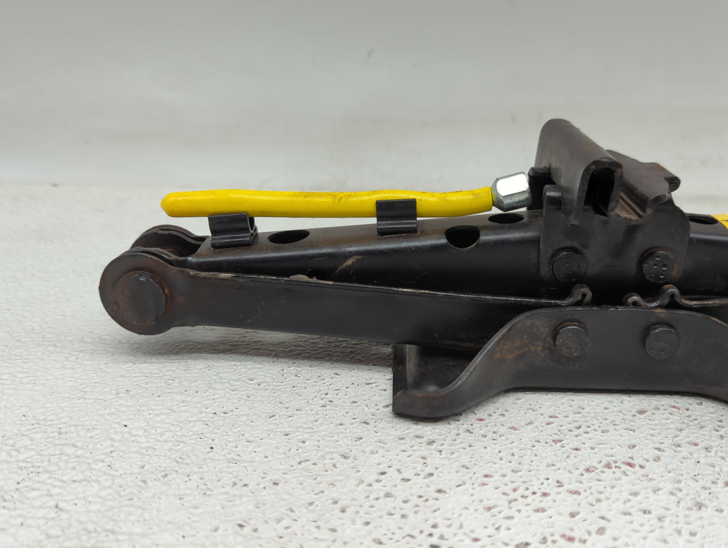 2010 Buick Lacrosse Spare Scissor Car Jack - Oemusedautoparts1.com