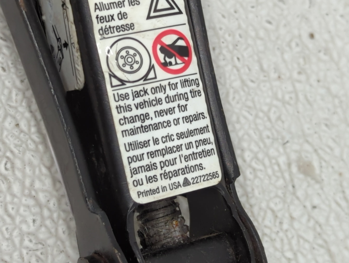 2010 Buick Lacrosse Spare Scissor Car Jack - Oemusedautoparts1.com