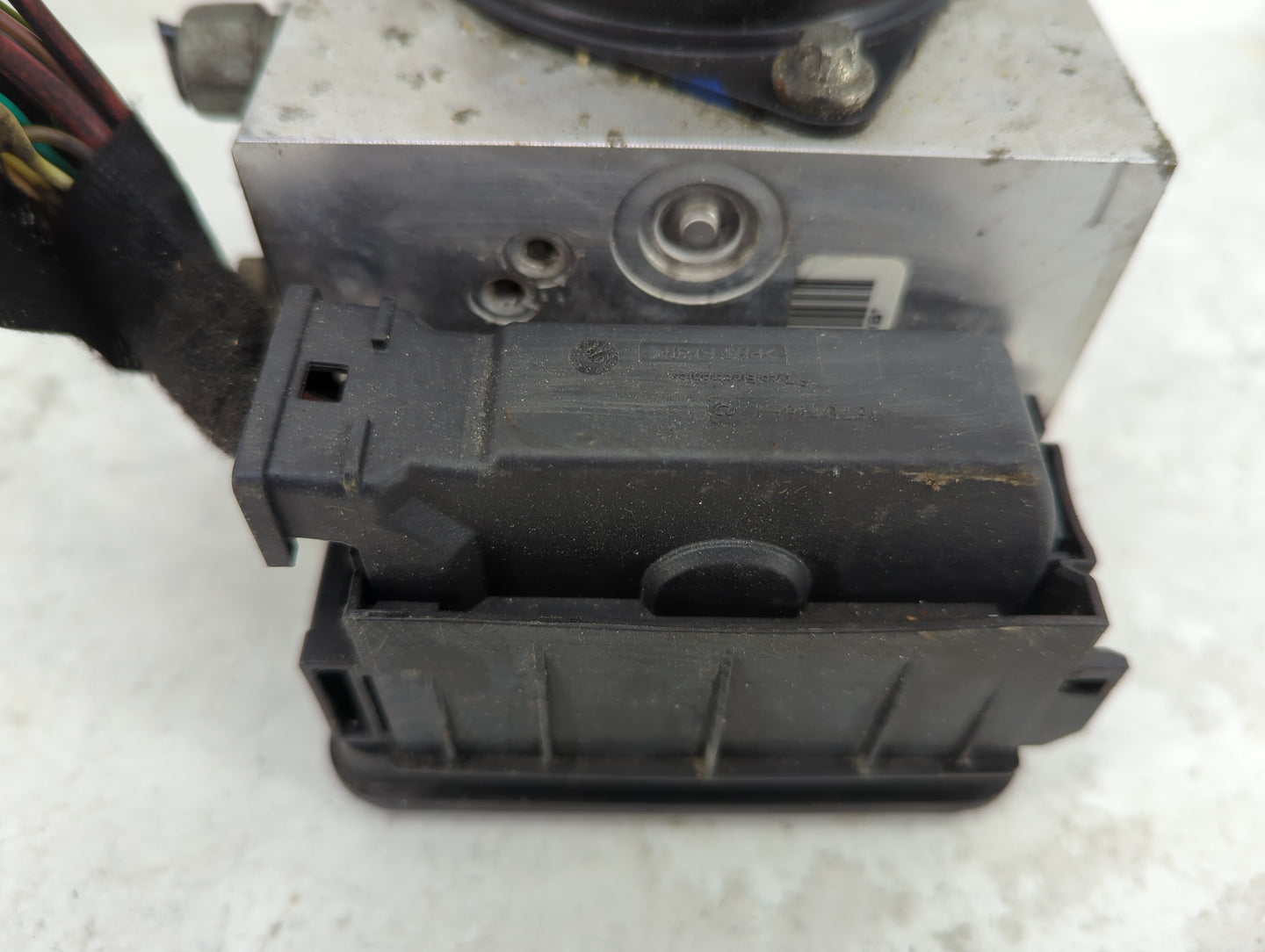 2010 Buick Lacrosse ABS Pump Control Module Replacement P/N:14177461220 90927142331 Fits OEM Used Auto Parts - Oemusedautopa