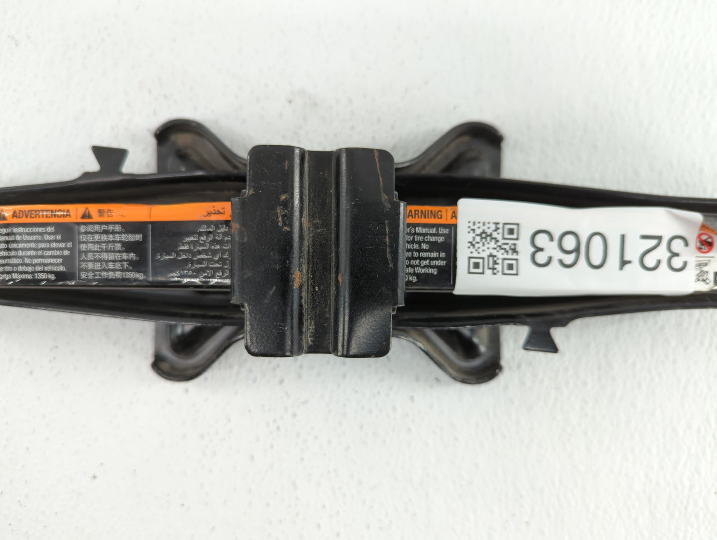 2010 Buick Lacrosse Spare Scissor Car Jack - Oemusedautoparts1.com