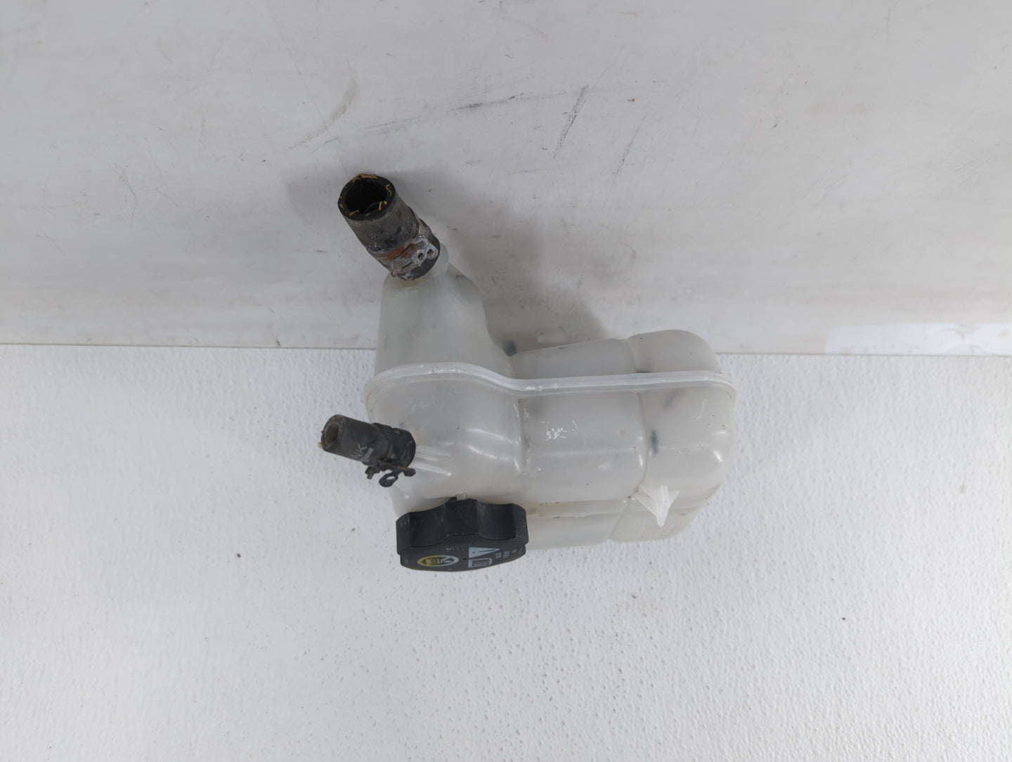 2010-2016 Buick Lacrosse Windshield Washer Fluid Reservoir Bottle Oem - Oemusedautoparts1.com