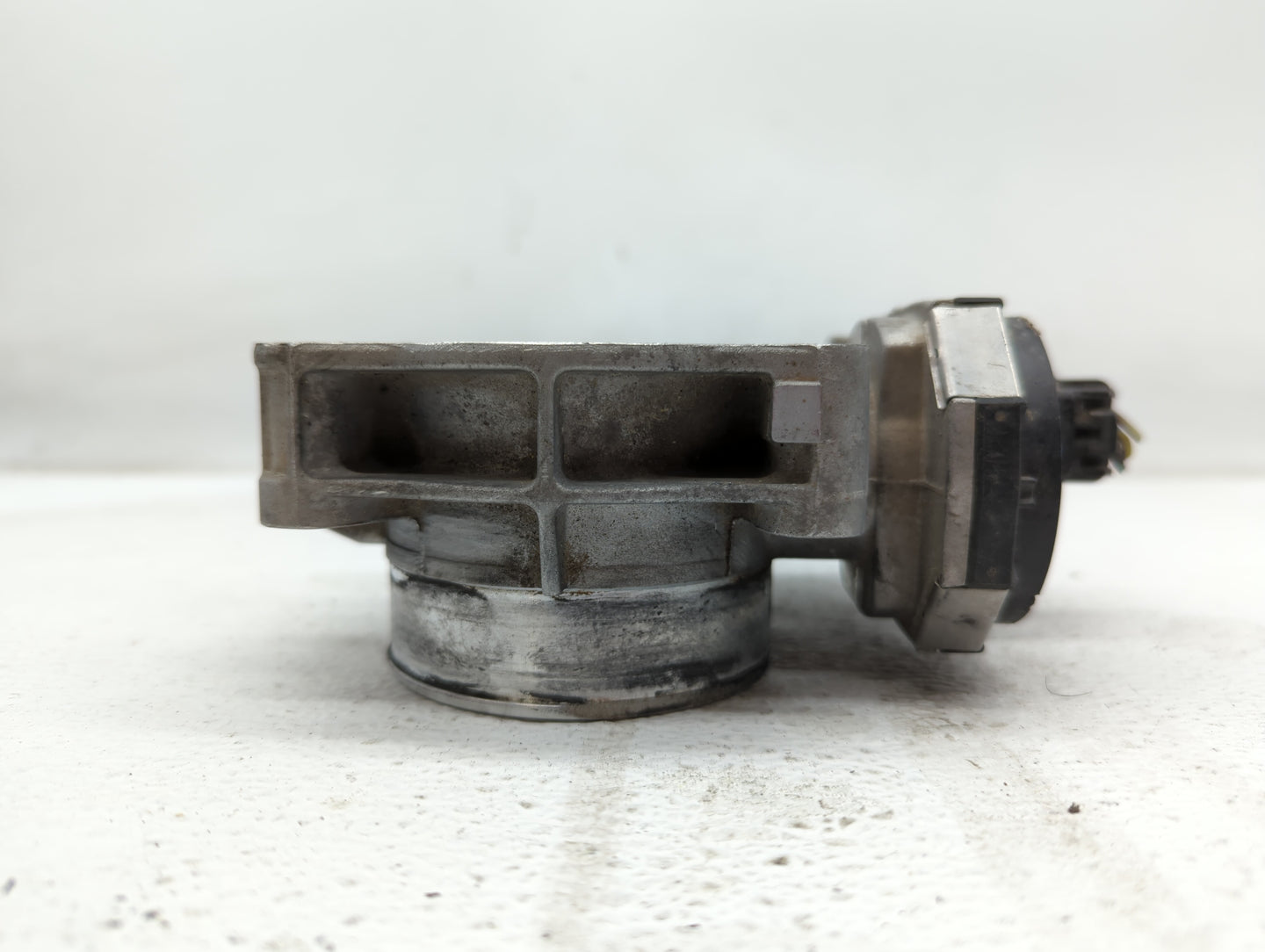 2010-2011 Buick Lacrosse Throttle Body P/N:303.9.AA.995 591HB, 995AA Fits Fits 2007 2008 2009 2010 2011 OEM Used Auto Parts 