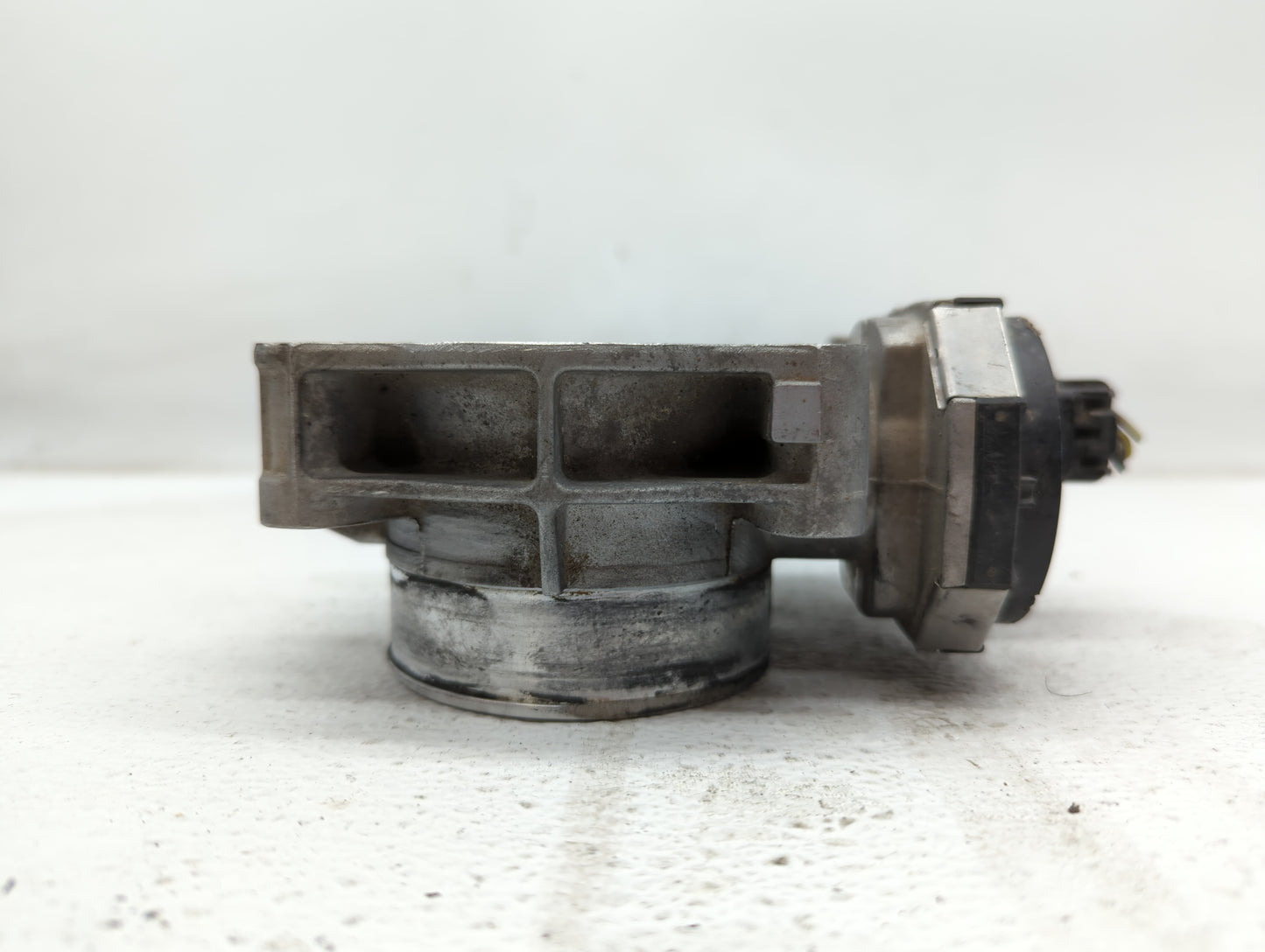 2010-2011 Buick Lacrosse Throttle Body P/N:303.9.AA.995 591HB, 995AA Fits Fits 2007 2008 2009 2010 2011 OEM Used Auto Parts 