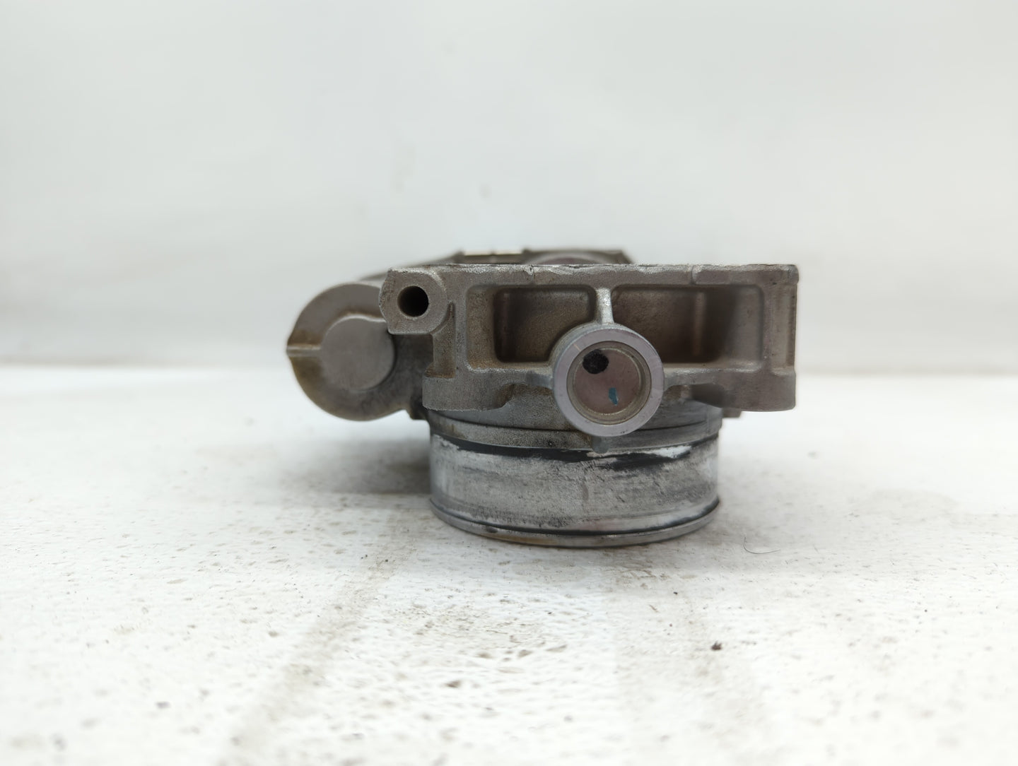 2010-2011 Buick Lacrosse Throttle Body P/N:303.9.AA.995 591HB, 995AA Fits Fits 2007 2008 2009 2010 2011 OEM Used Auto Parts 