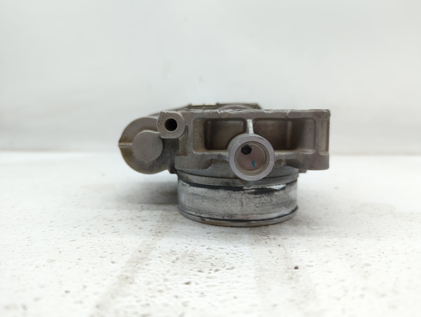 2010-2011 Buick Lacrosse Throttle Body P/N:303.9.AA.995 591HB, 995AA Fits Fits 2007 2008 2009 2010 2011 OEM Used Auto Parts 