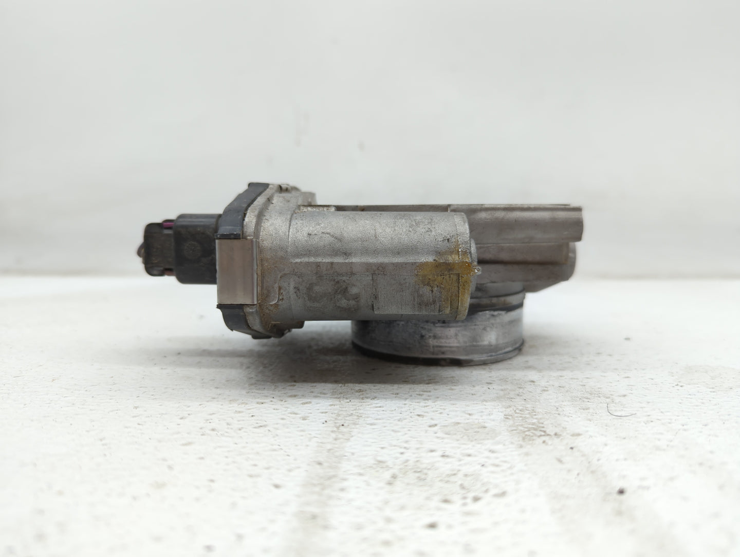 2010-2011 Buick Lacrosse Throttle Body P/N:303.9.AA.995 591HB, 995AA Fits Fits 2007 2008 2009 2010 2011 OEM Used Auto Parts 