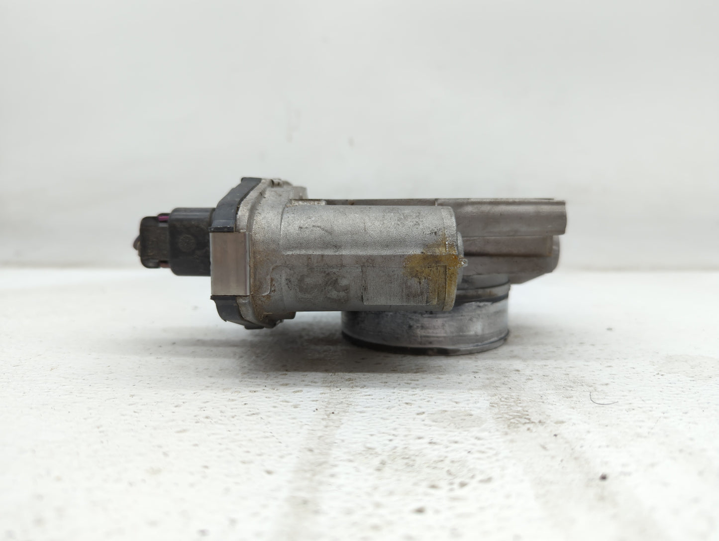 2010-2011 Buick Lacrosse Throttle Body P/N:303.9.AA.995 591HB, 995AA Fits Fits 2007 2008 2009 2010 2011 OEM Used Auto Parts 