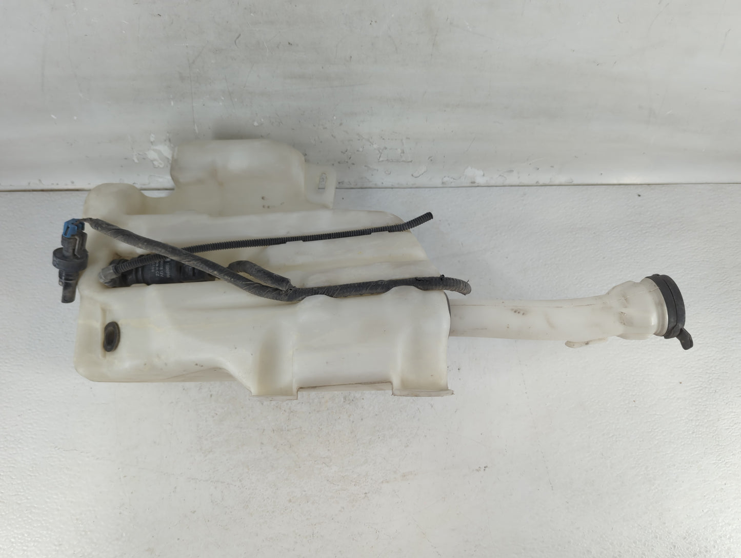 2010-2016 Buick Lacrosse Windshield Washer Fluid Reservoir Bottle Oem - Oemusedautoparts1.com