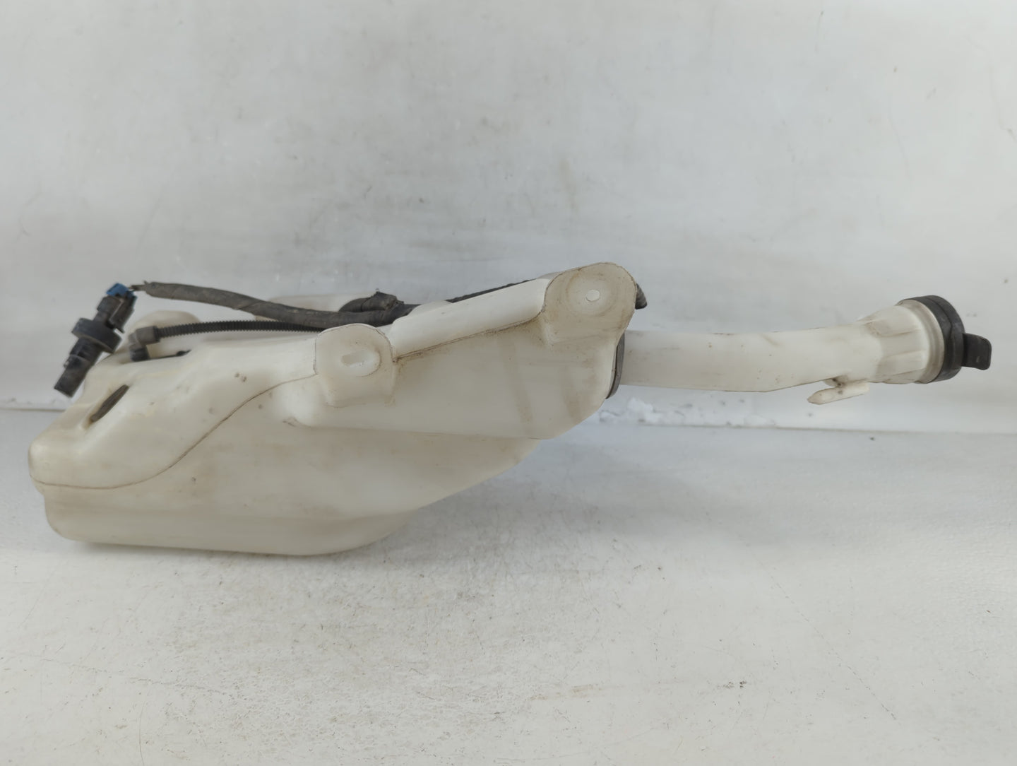 2010-2016 Buick Lacrosse Windshield Washer Fluid Reservoir Bottle Oem - Oemusedautoparts1.com