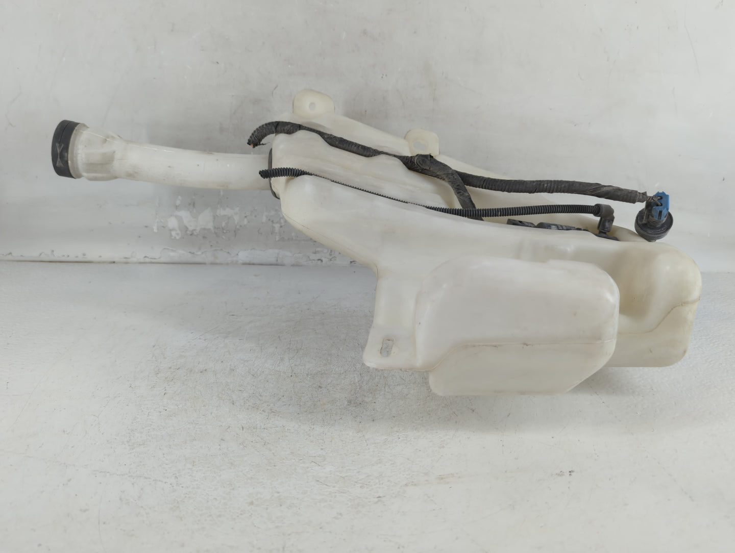 2010-2016 Buick Lacrosse Windshield Washer Fluid Reservoir Bottle Oem - Oemusedautoparts1.com