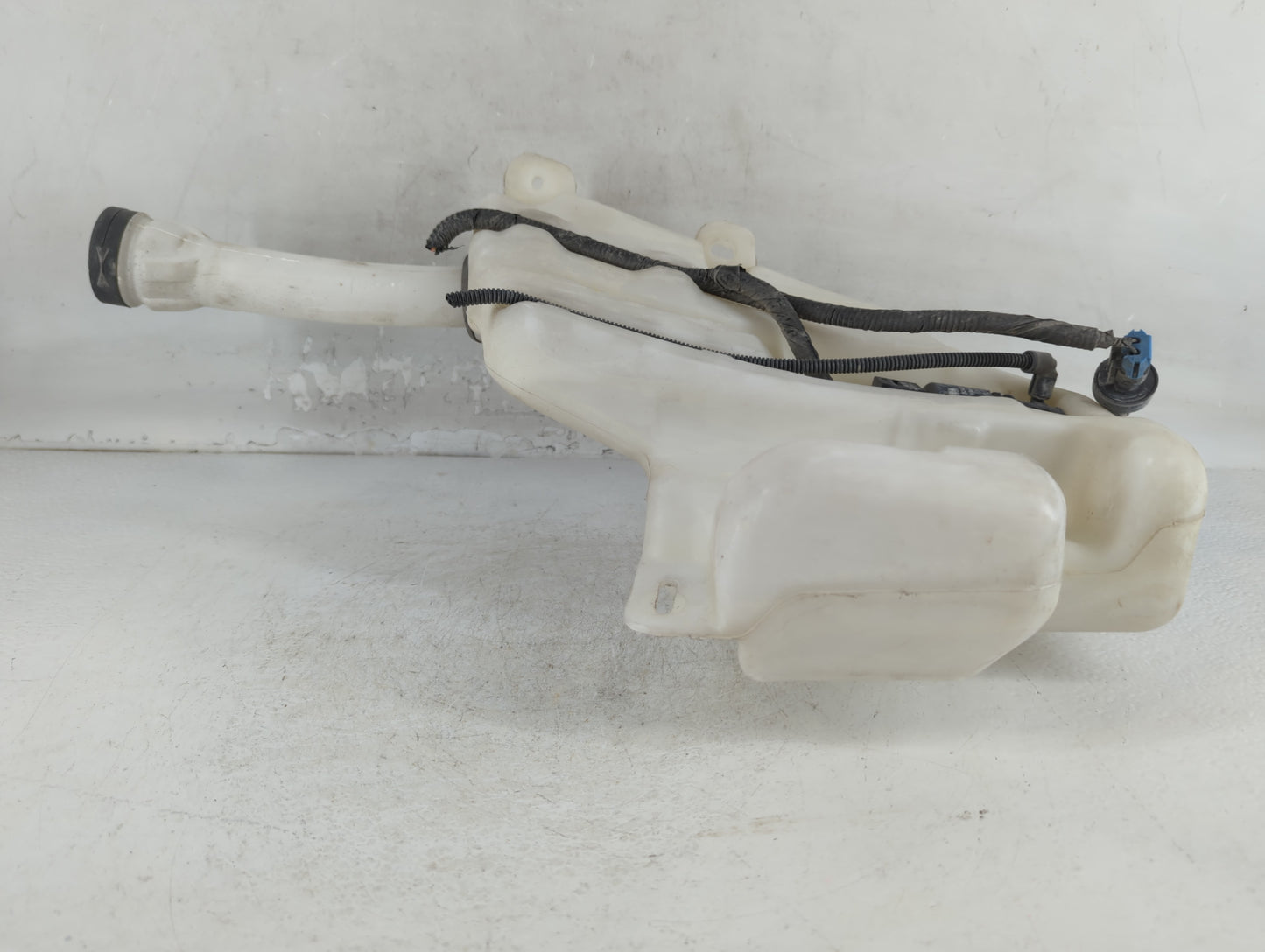 2010-2016 Buick Lacrosse Windshield Washer Fluid Reservoir Bottle Oem - Oemusedautoparts1.com