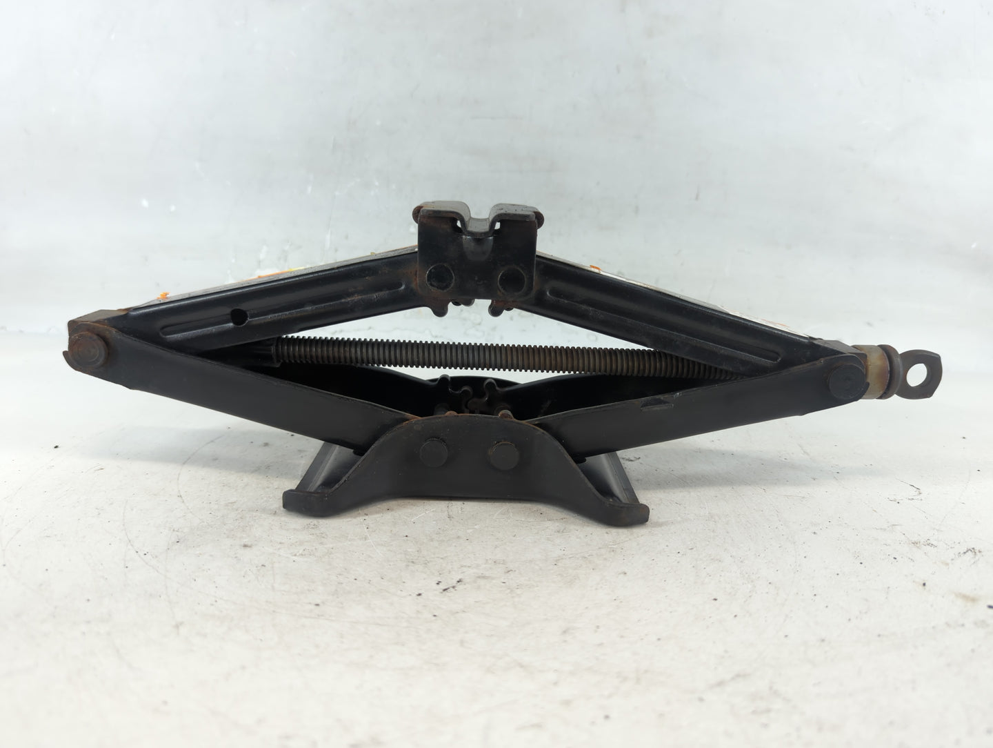 2010 Buick Lacrosse Spare Scissor Car Jack 817588 - Oemusedautoparts1.com