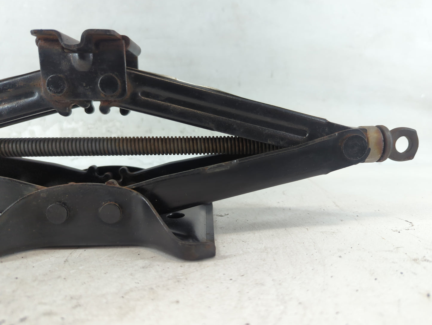 2010 Buick Lacrosse Spare Scissor Car Jack 817588 - Oemusedautoparts1.com