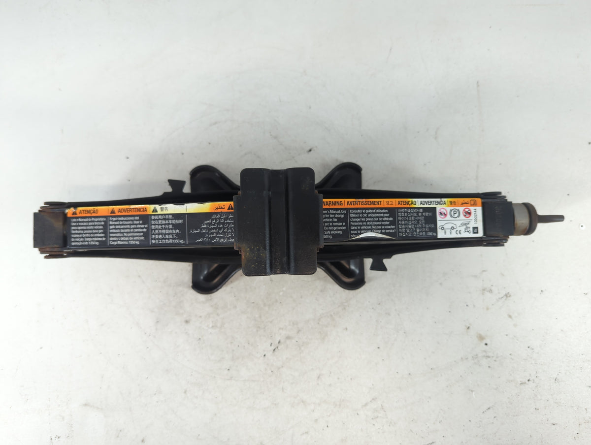 2010 Buick Lacrosse Spare Scissor Car Jack 817588 - Oemusedautoparts1.com