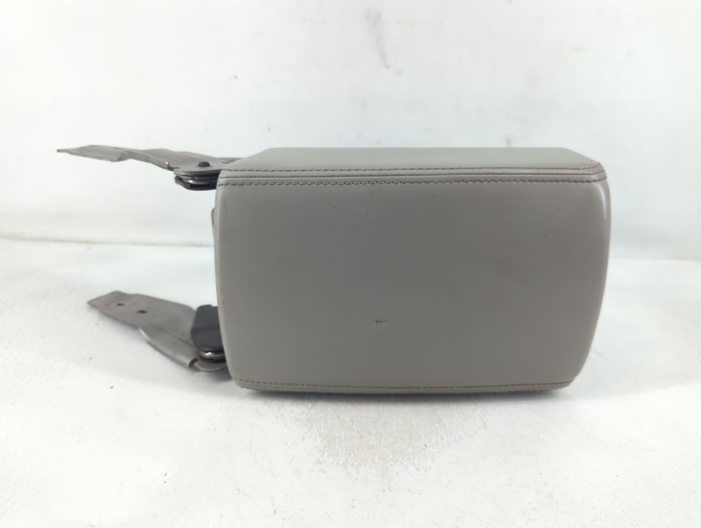 2010 Buick Lacrosse Center Console Armrest Cover Lid P/N:>ABS< 1168652 Fits OEM Used Auto Parts - Oemusedautoparts1.com
