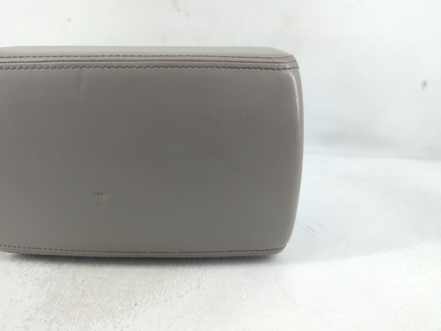 2010 Buick Lacrosse Center Console Armrest Cover Lid P/N:>ABS< 1168652 Fits OEM Used Auto Parts - Oemusedautoparts1.com