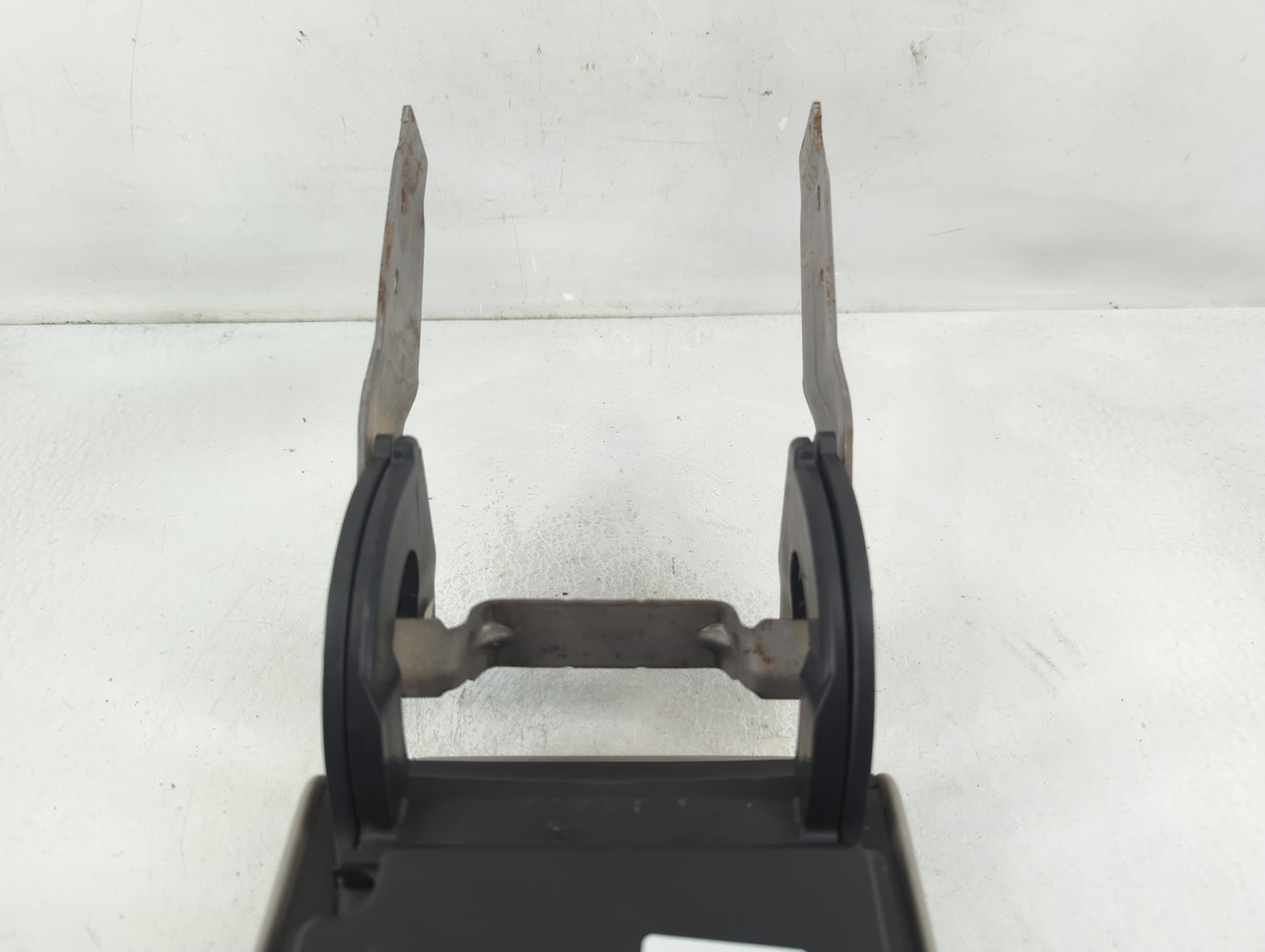 2010 Buick Lacrosse Center Console Armrest Cover Lid P/N:>ABS< 1168652 Fits OEM Used Auto Parts - Oemusedautoparts1.com