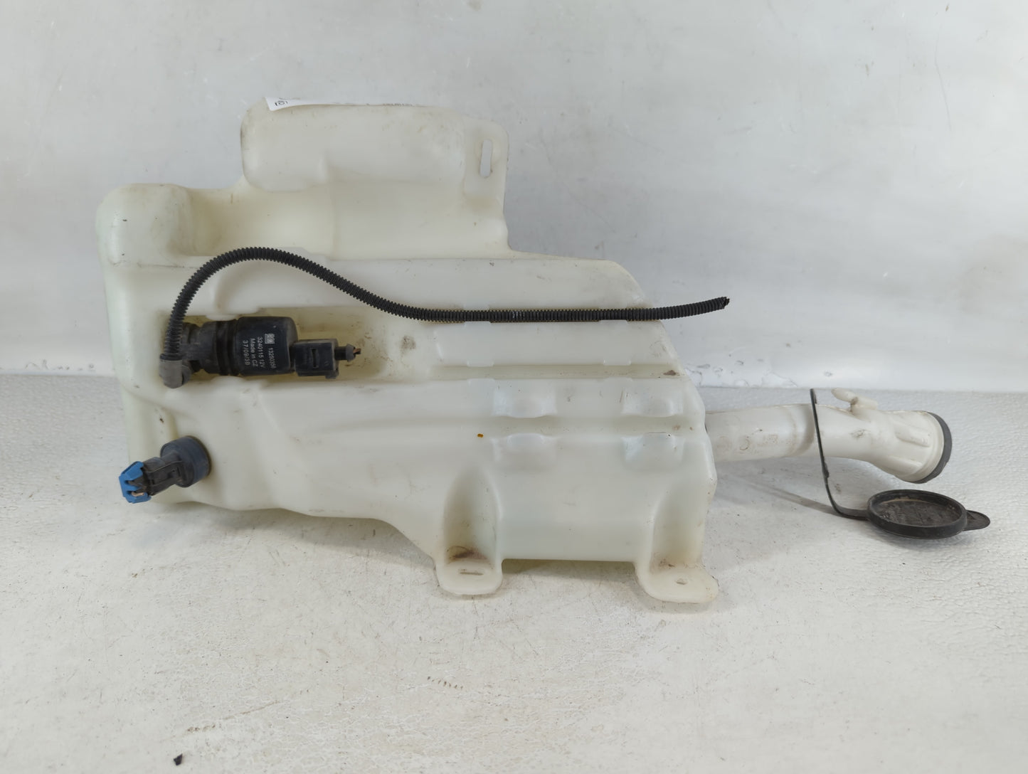 2010-2016 Buick Lacrosse Windshield Washer Fluid Reservoir Bottle Oem - Oemusedautoparts1.com