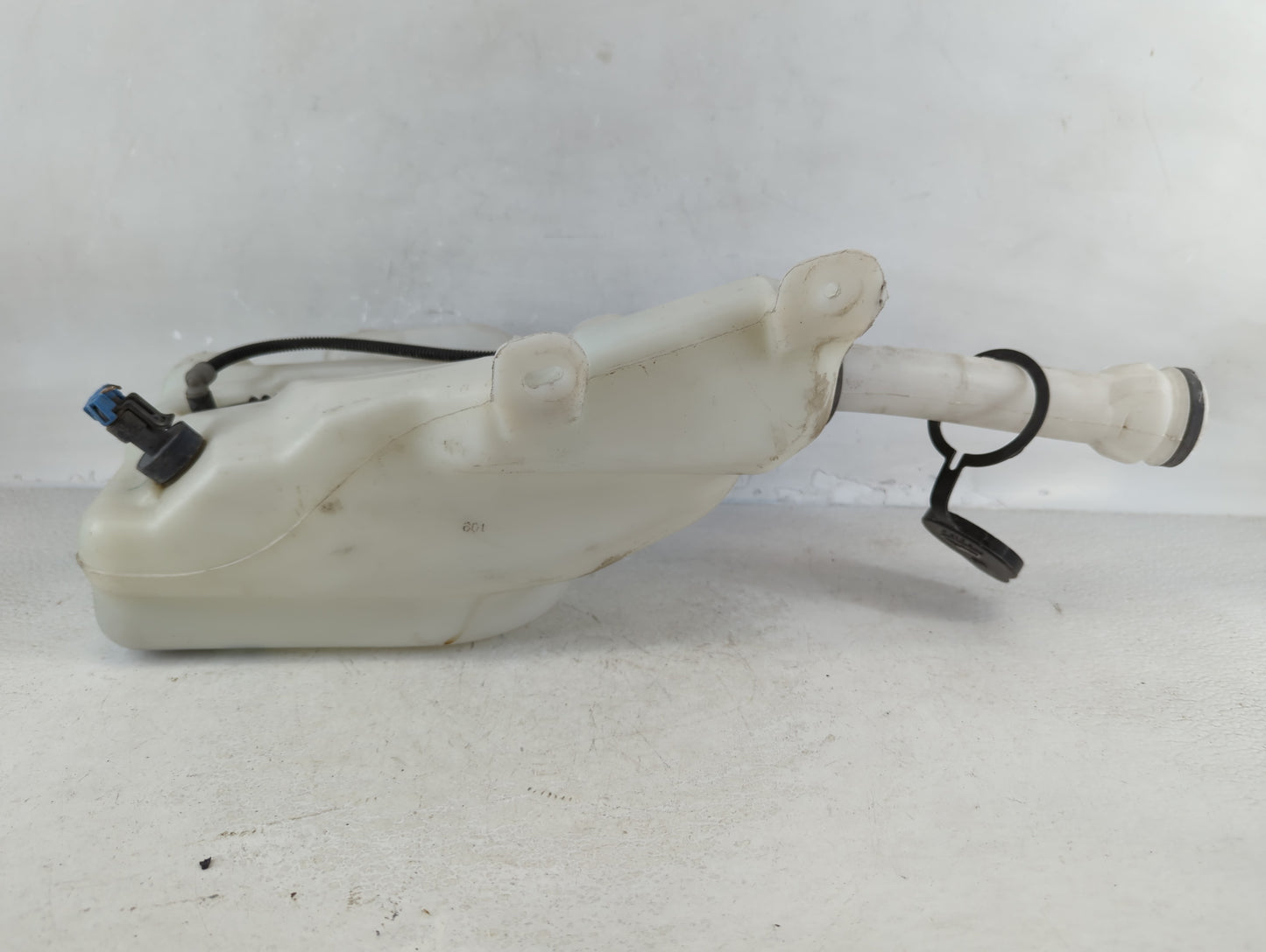 2010-2016 Buick Lacrosse Windshield Washer Fluid Reservoir Bottle Oem - Oemusedautoparts1.com