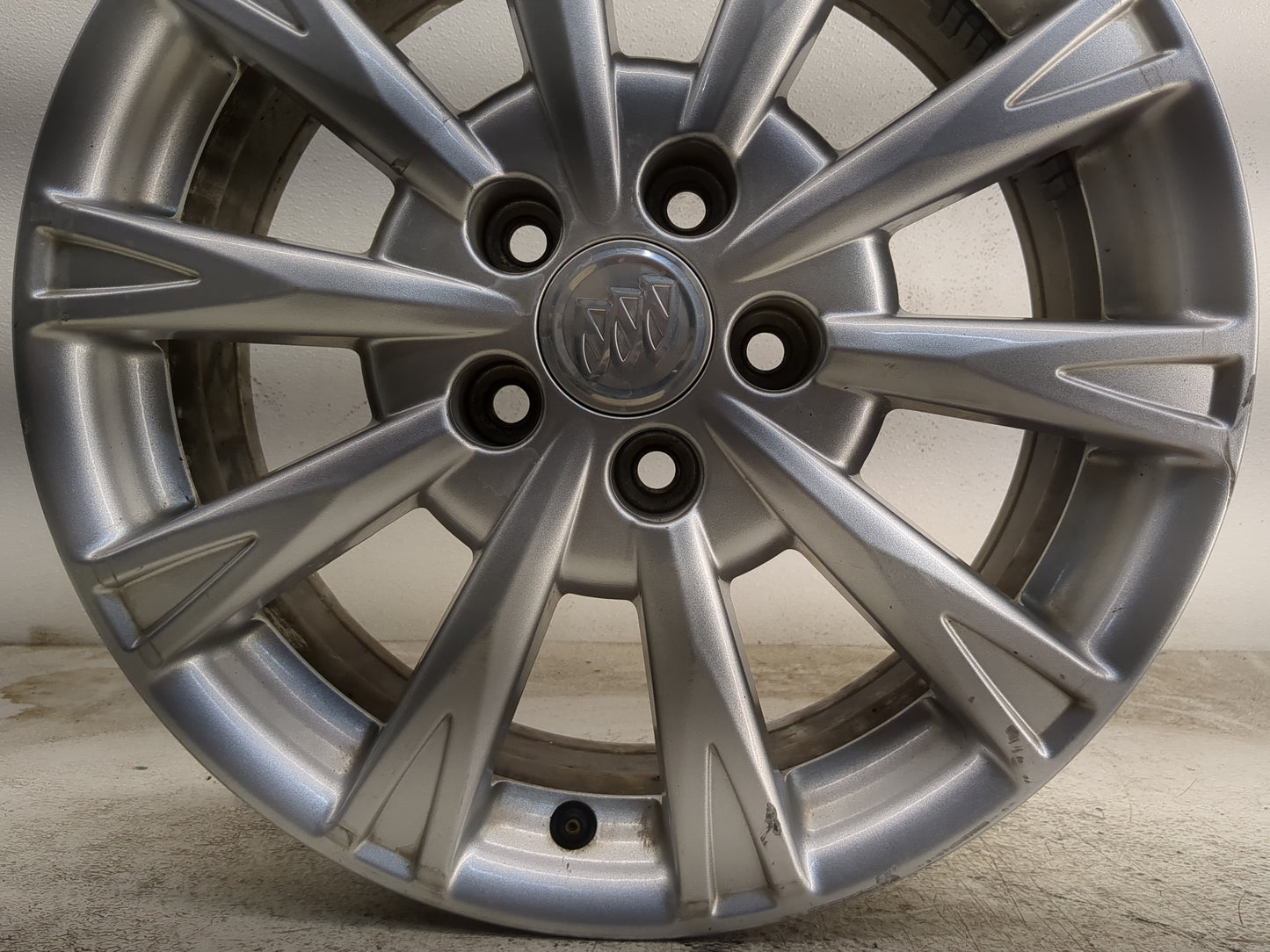 2009-2011 Buick Lucerne Oem Wheel Rim - Oemusedautoparts1.com